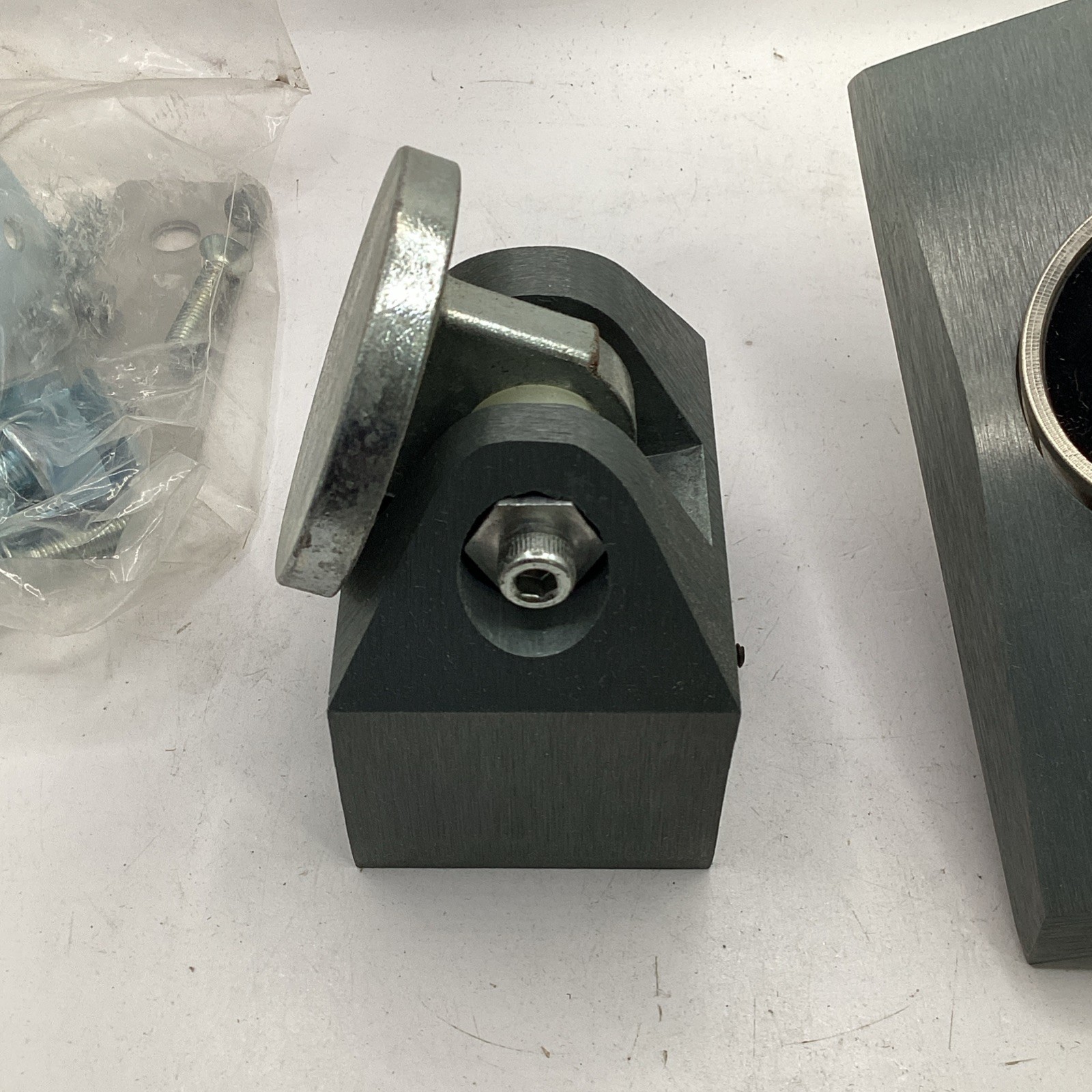 Edwards 1504-AQ Door Holder 24 Vac 60Hz/DC Single Door Flush Mount NEW