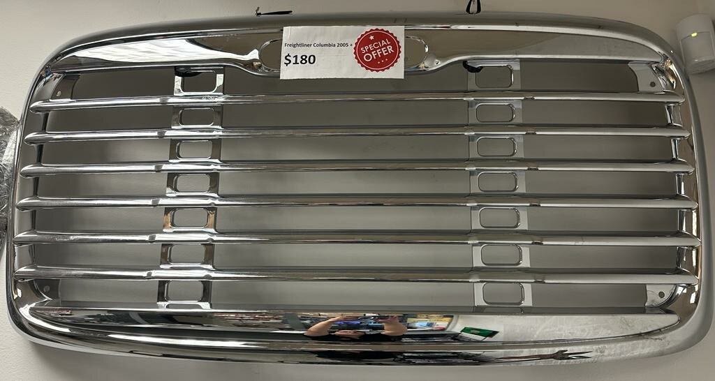 Freightliner columbia 2005 + grille, same as A17-13590-003