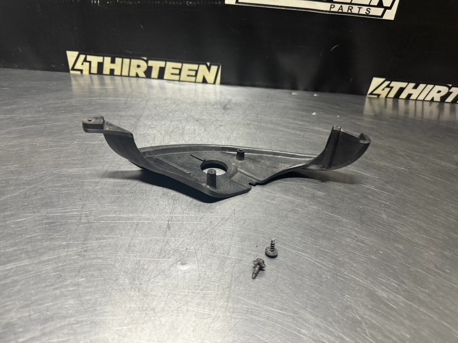97-04 C5 CORVETTE LH DRIVER SIDE FOG LIGHT MOUNTING BRACKET OEM #N358