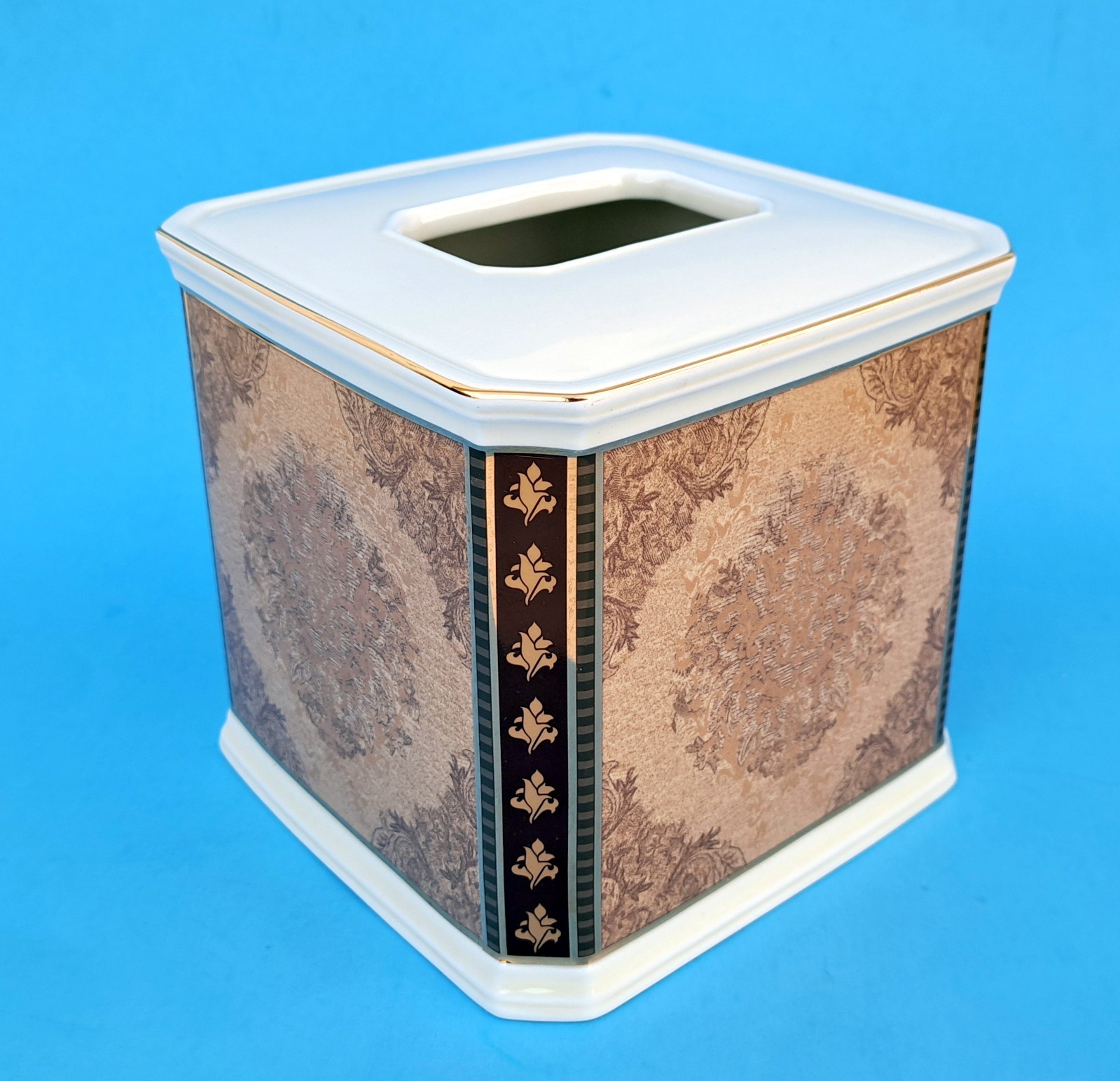 Retired Croscill Townhouse Bathroom Porcelain Kleenex Box Holder tissue cover