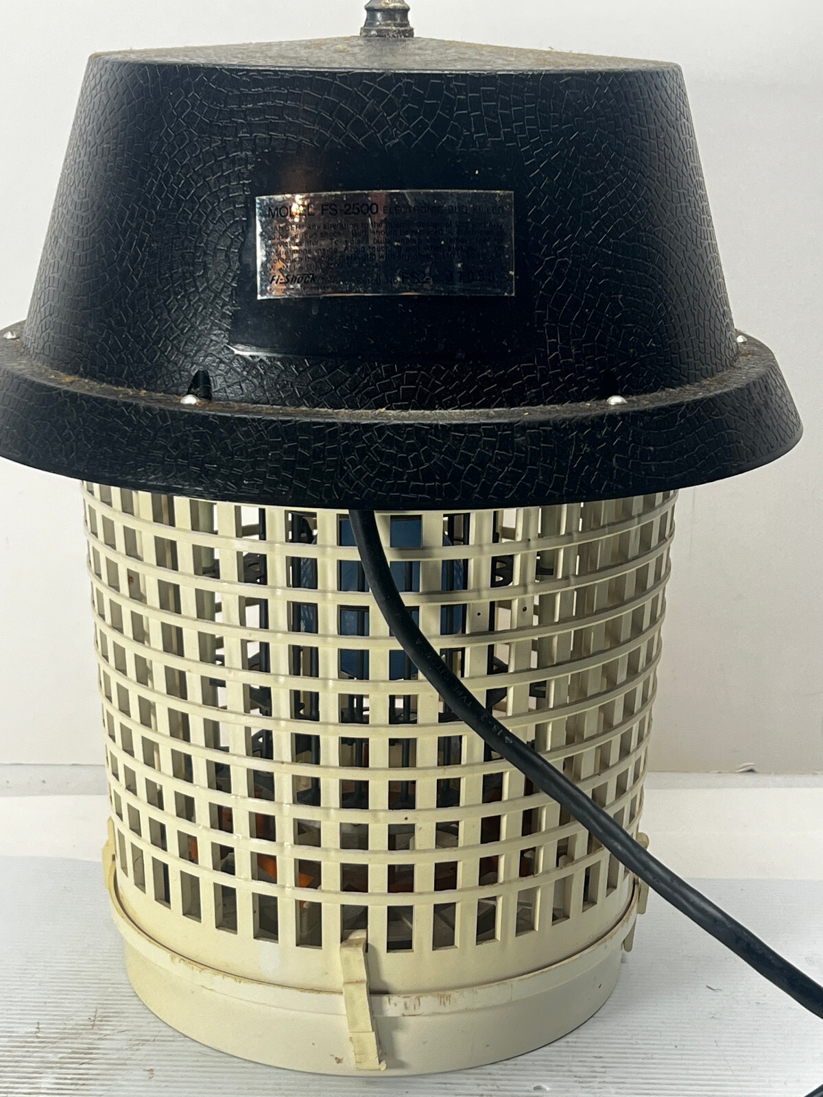 Fi-Shock Electronic Bug Killer Model FS-2500 Hanging Bug Insect Zapper blue bulb