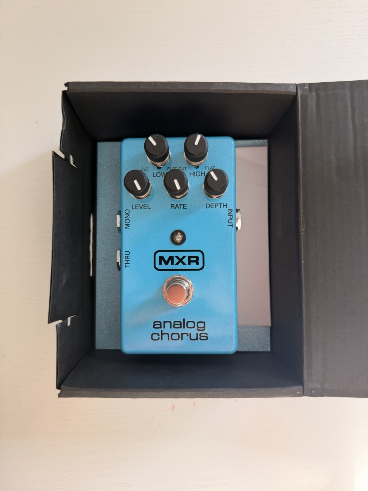 MXR Analog Chorus Analog Chorus Guitar Effects Pedal w/ Box