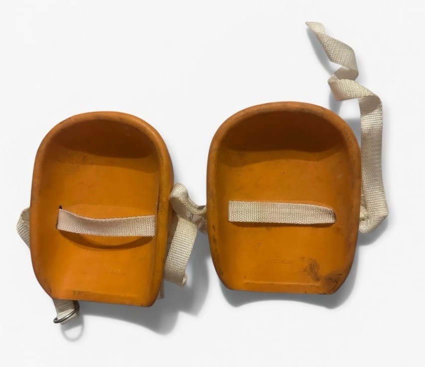 Vintage Draper Cellular Rubber Knee Pads Orange Adjustable Strap Work Pair