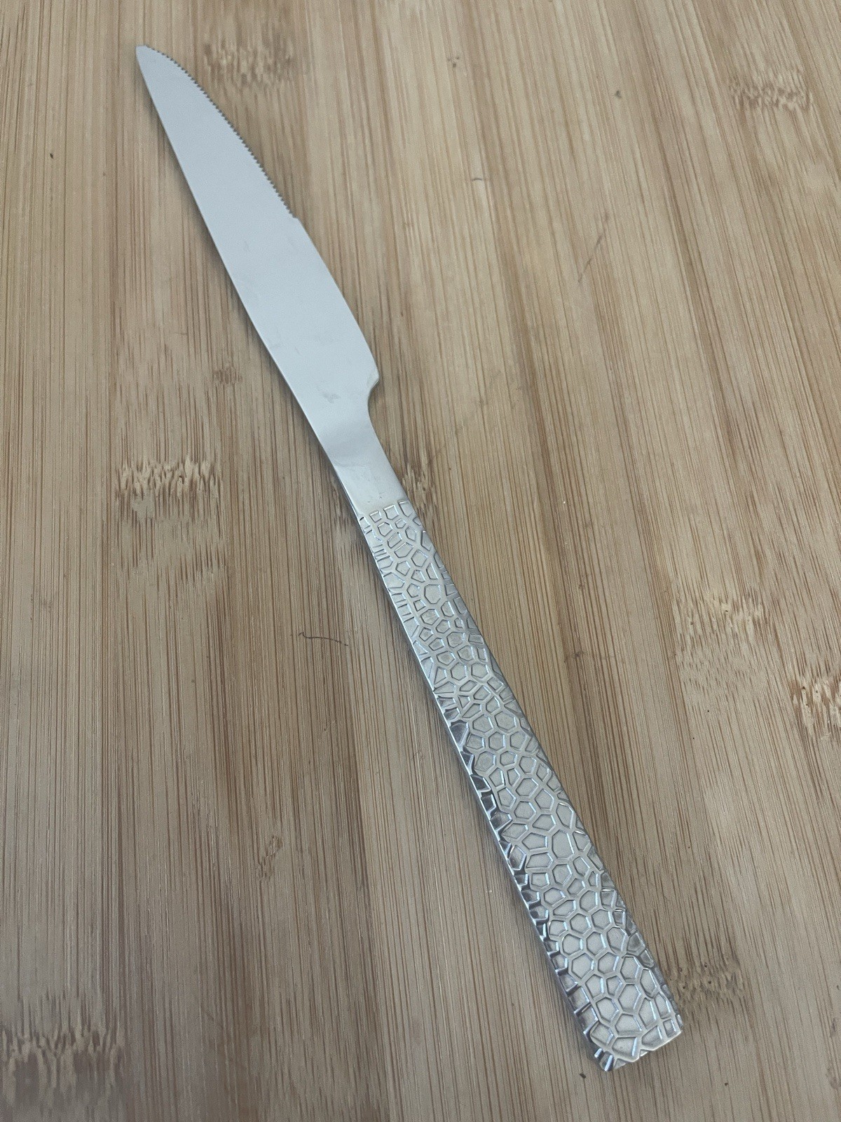 Tanmet DCO4 Stainless Satin Honeycomb HAMMERED Serrated Dinner Knife 9" NEW!