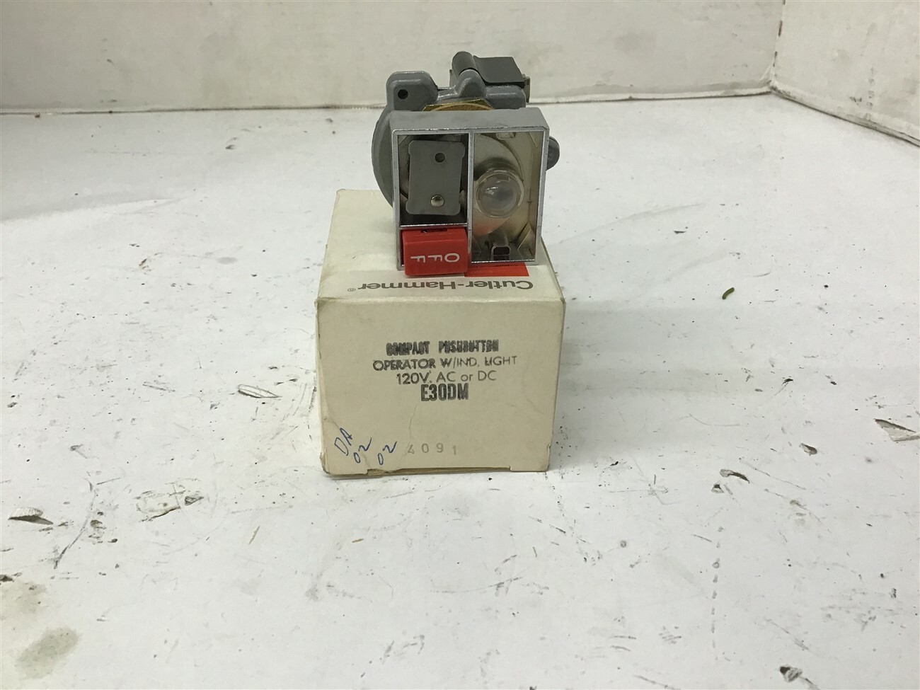 Cutler Hammer E30DM Operator W/IND Light