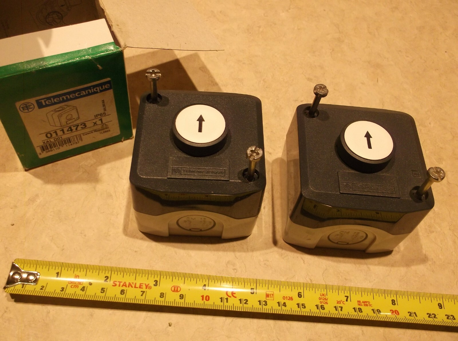 LOT OF 2 DIRECTIONAL UP SCHNEIDER ELECTRIC Telemecanique 011473