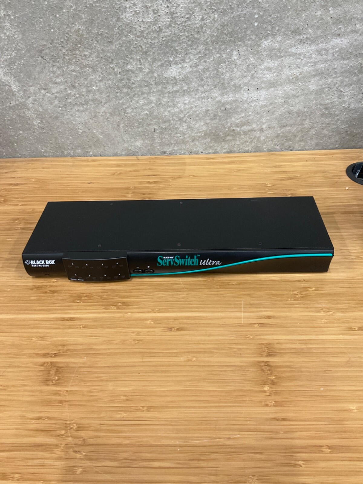 Black Box ServSwitch Ultra KVM Switch Model KV5004SA-R2