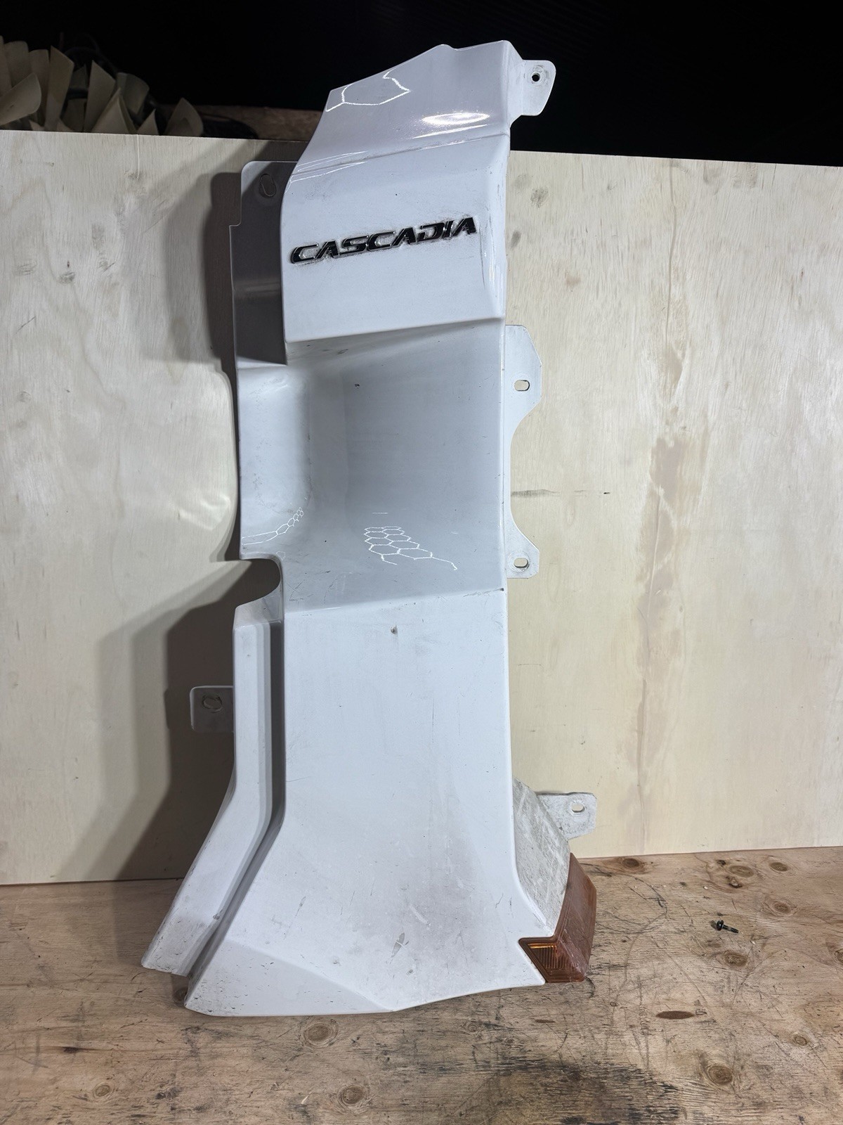 2018-2024 FREIGHTLINER CASCADIA 126 COWL Left 3634004