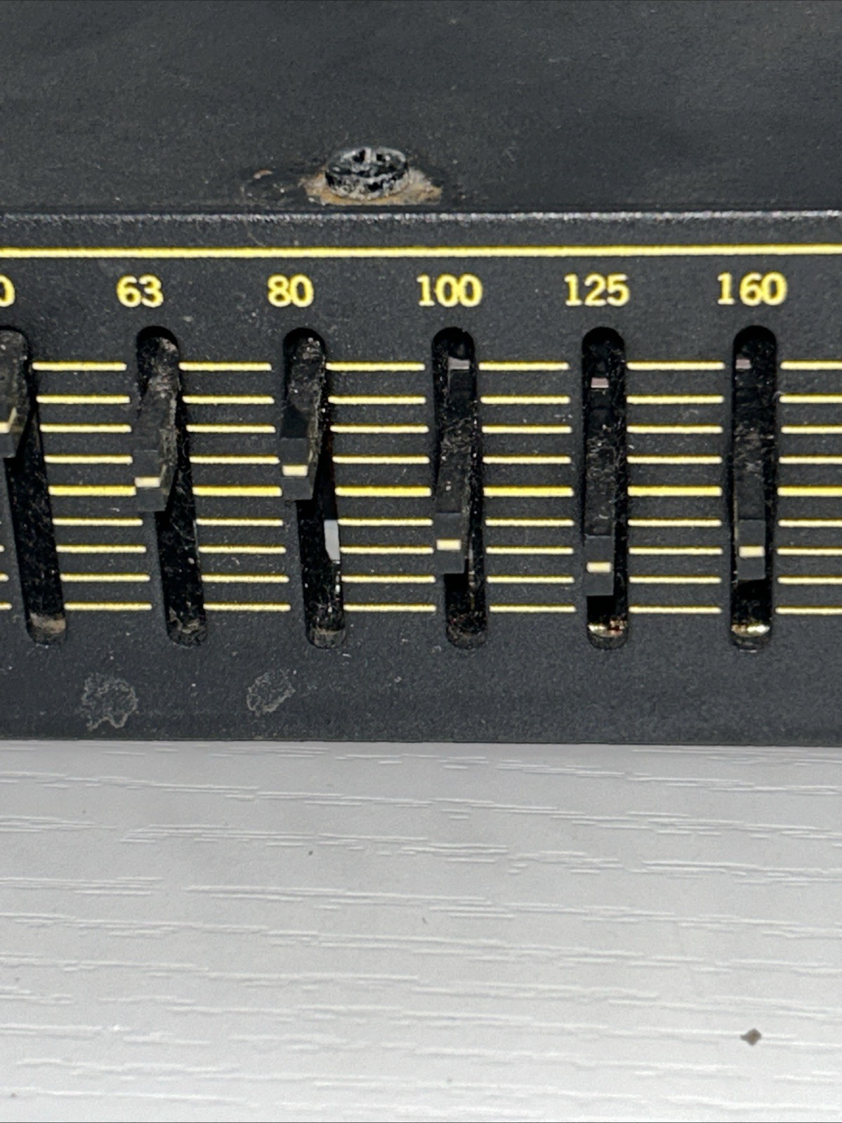 EUC AB INTERNATIONAL MODEL 131 RACK GRAPHIC EQUALIZER, READ