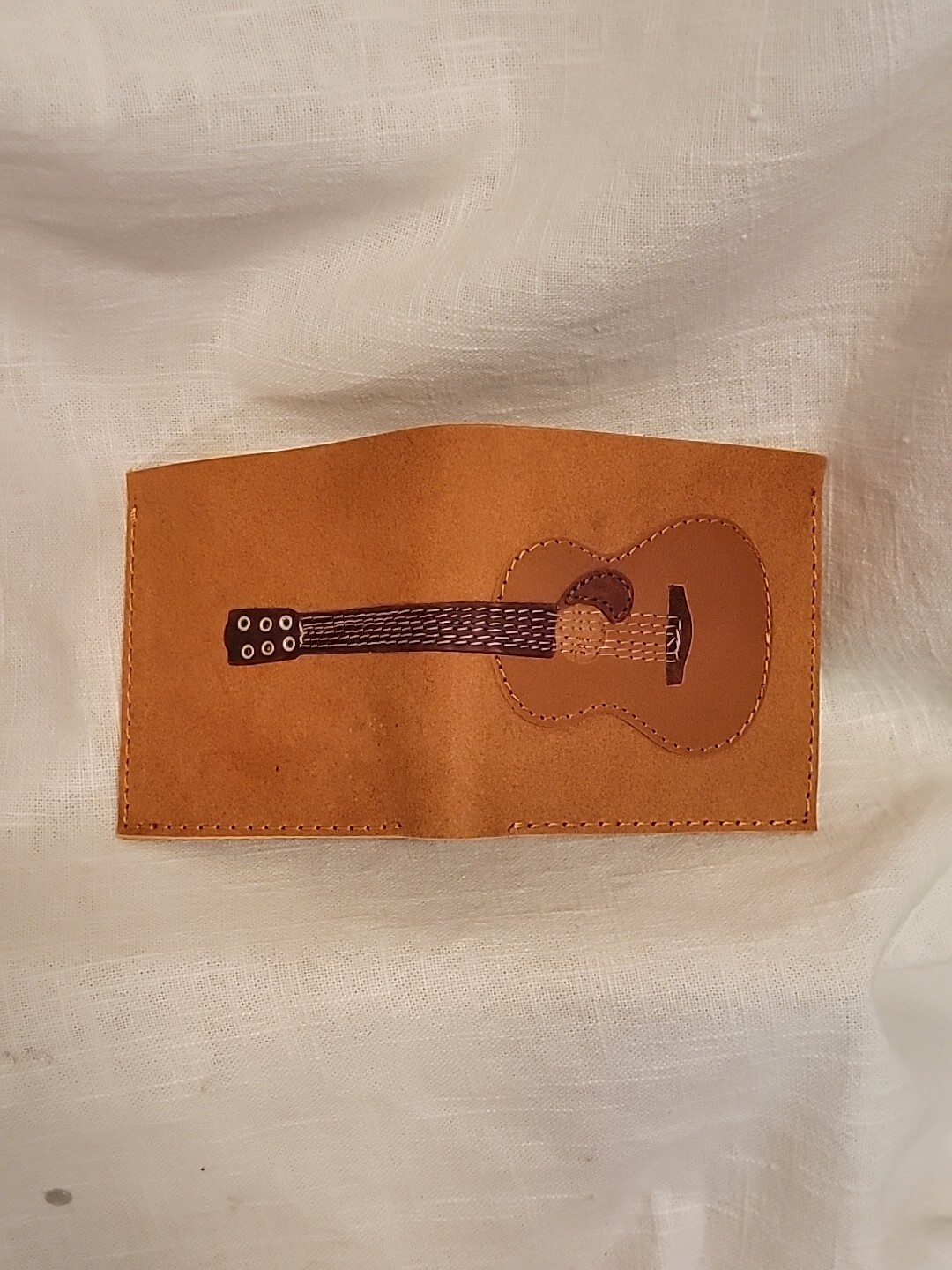 LEATHER BI-FOLD WALLET -ACOUSTIC GUITAR
