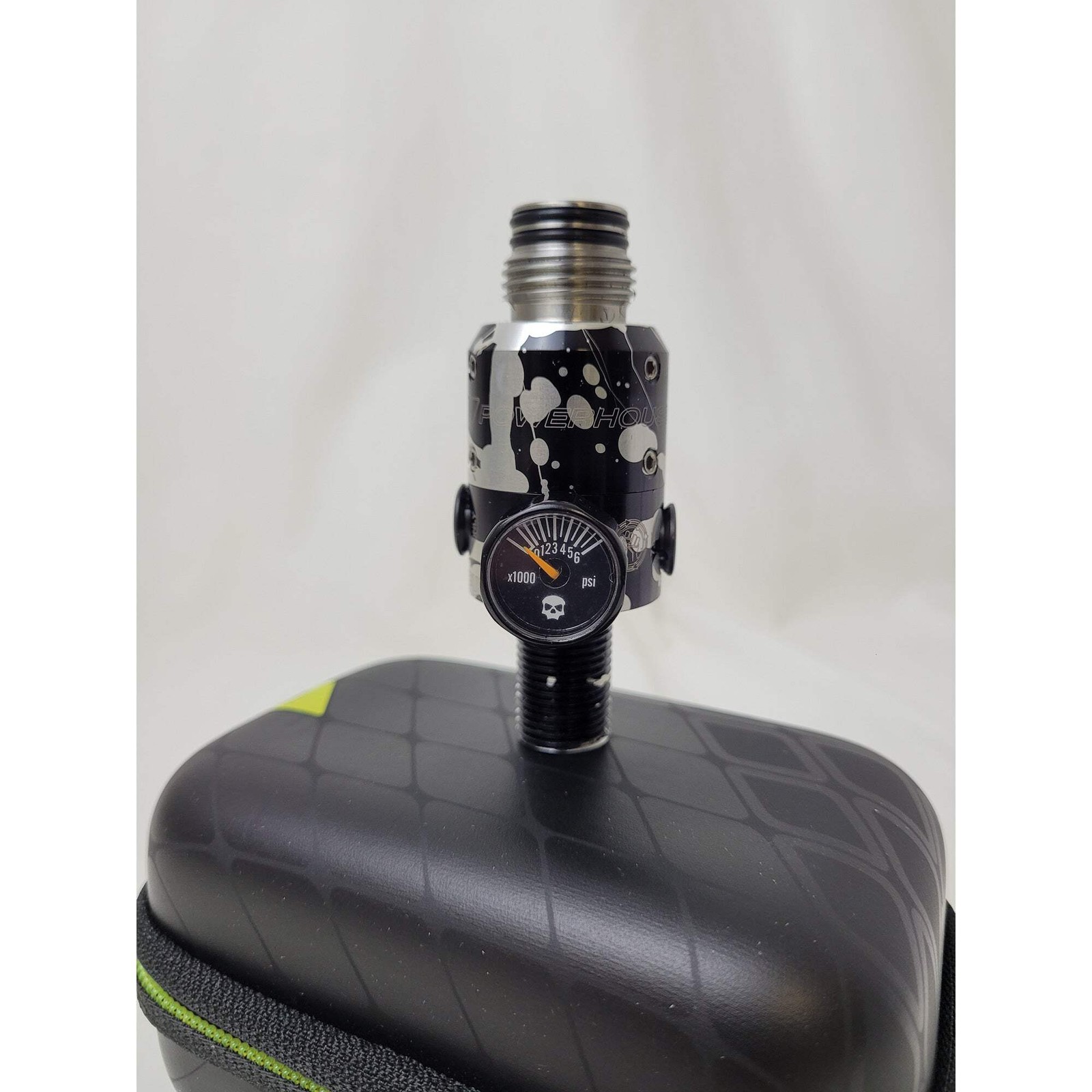 Powerhouse Counterpunch Regulator - Splash - Black / Silver