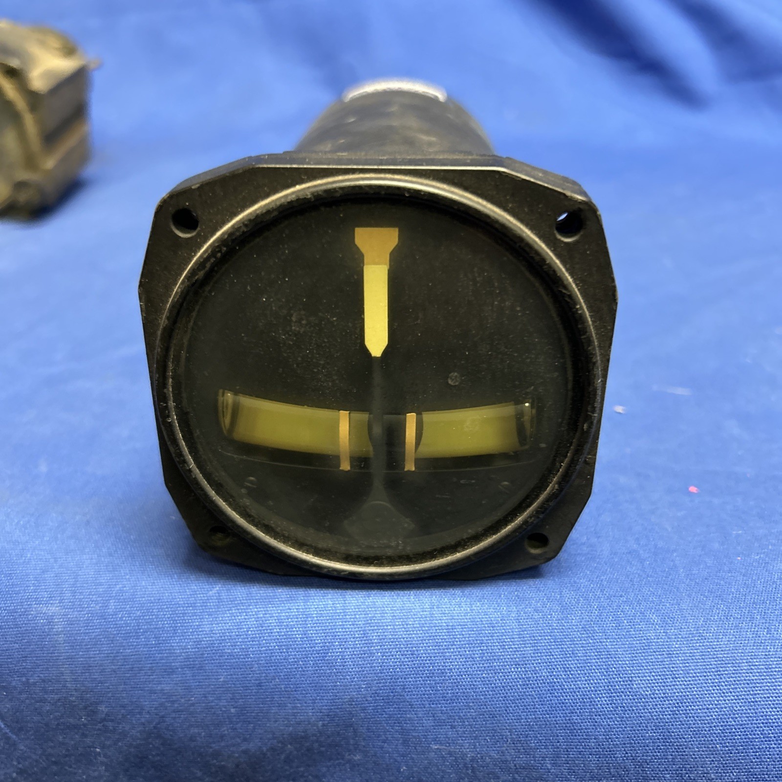 Vintage 1959 Bendix Aviation auto pilot control rate gyro 15300-IF-2-C2 gauge