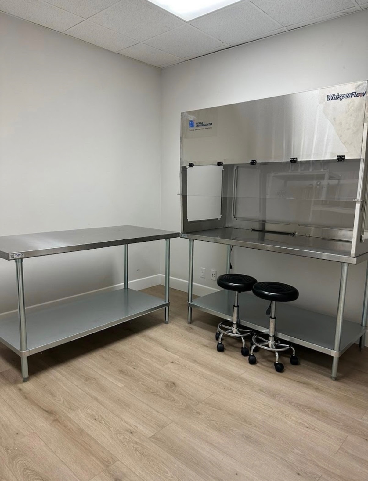 BioSafe® Universal Vertical Laminar Flow Station, Static-Dissipative PVC