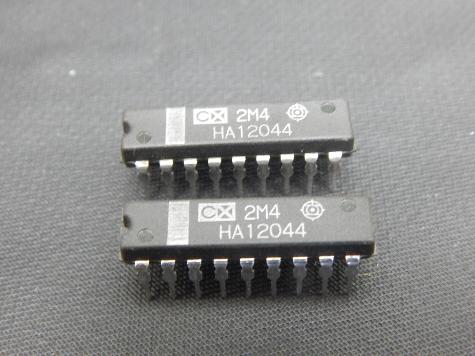 ORIGINAL HITACHI HA12044 DIP IC - LOT OF 2 IC'S - USA SELLER FAST SHIPPING