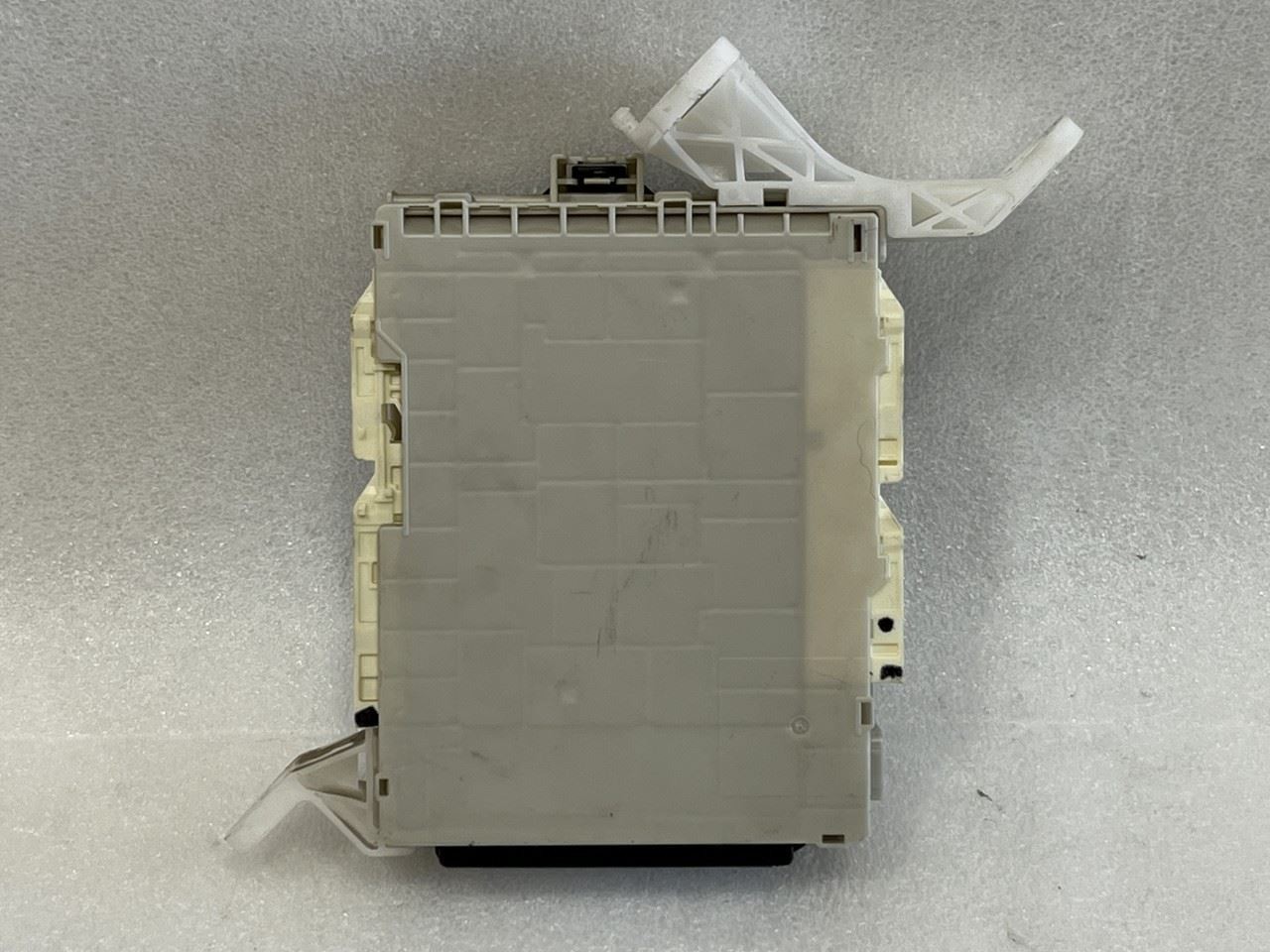 2013 2014 2015 LEXUS ES300H MULTIPLEX NETWORK BODY CONTROL MODULE 89221-33B50
