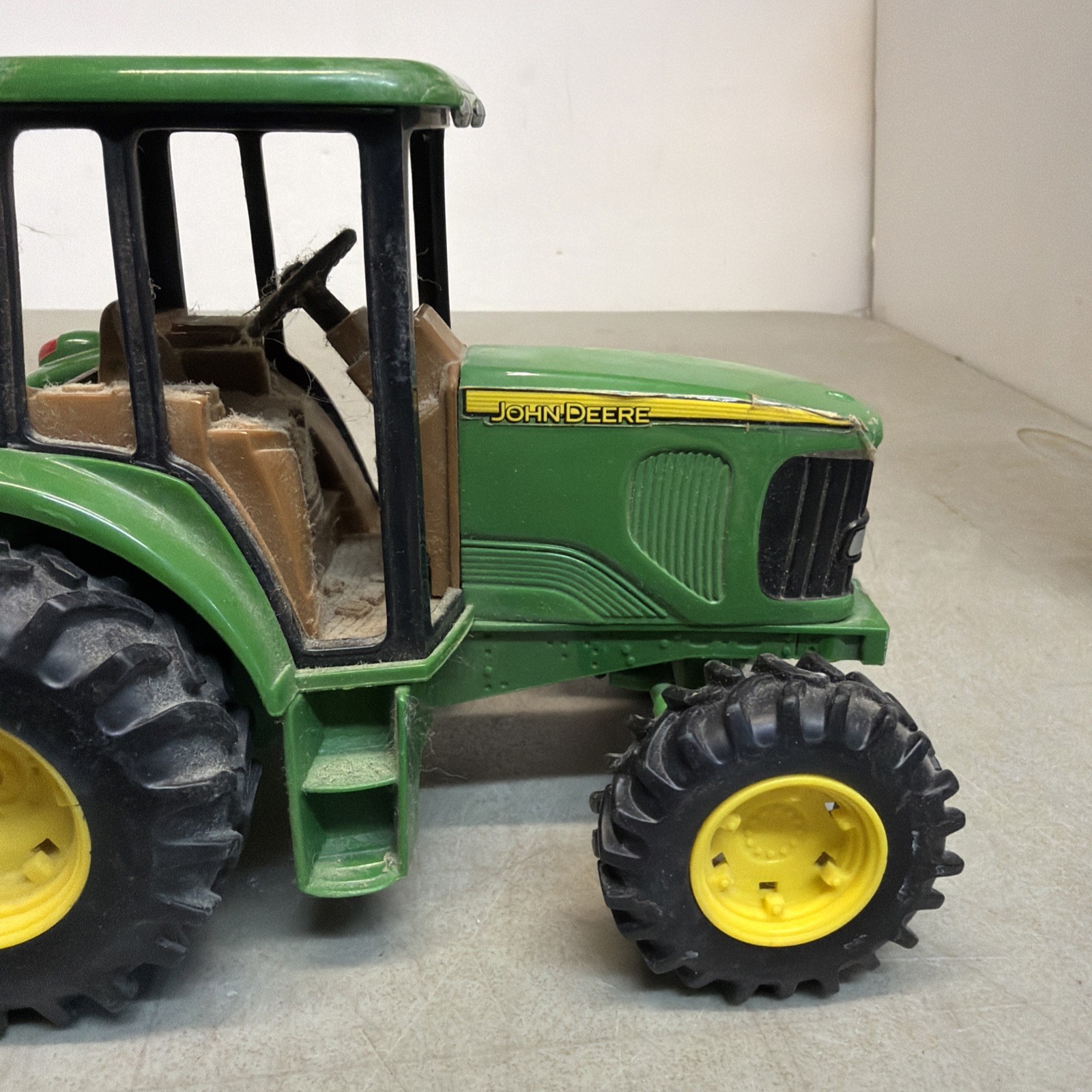 ERTL John Deere Tractor & Trailer 1759 Die Cast / Plastic
