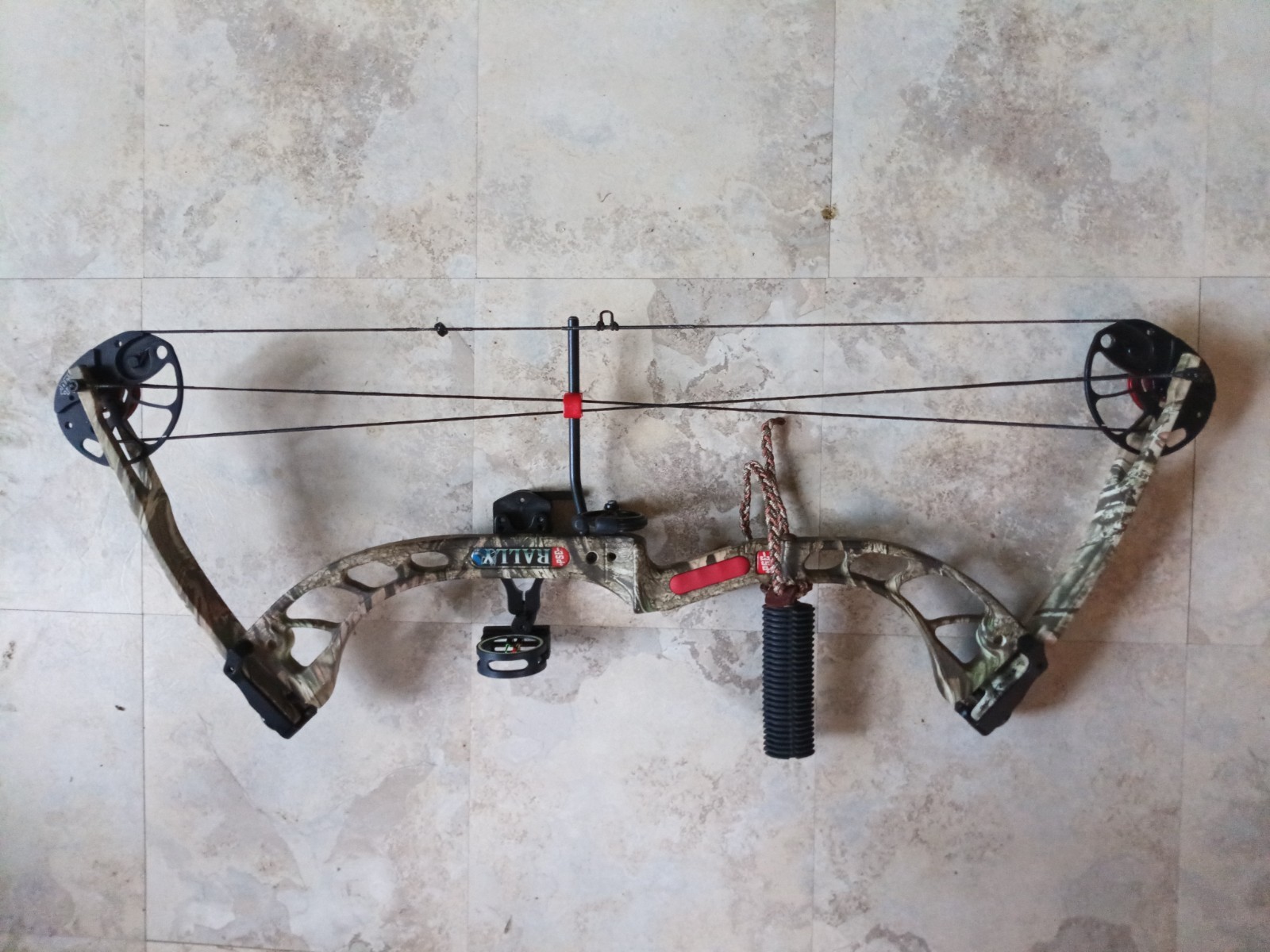 PSE Stinger 3G Camo compound HUNTING bow 70LB Left Handed LH Package