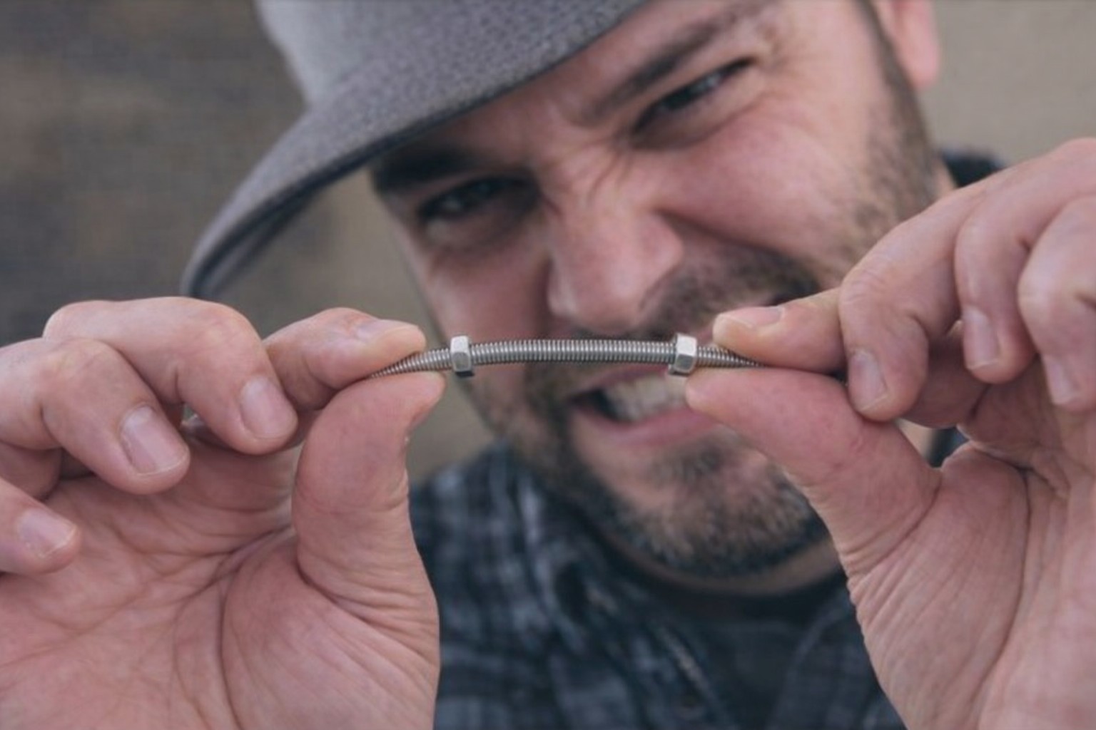 The Impossible Bending Screw - Easy To Do Magic Trick - Close Up Illusion