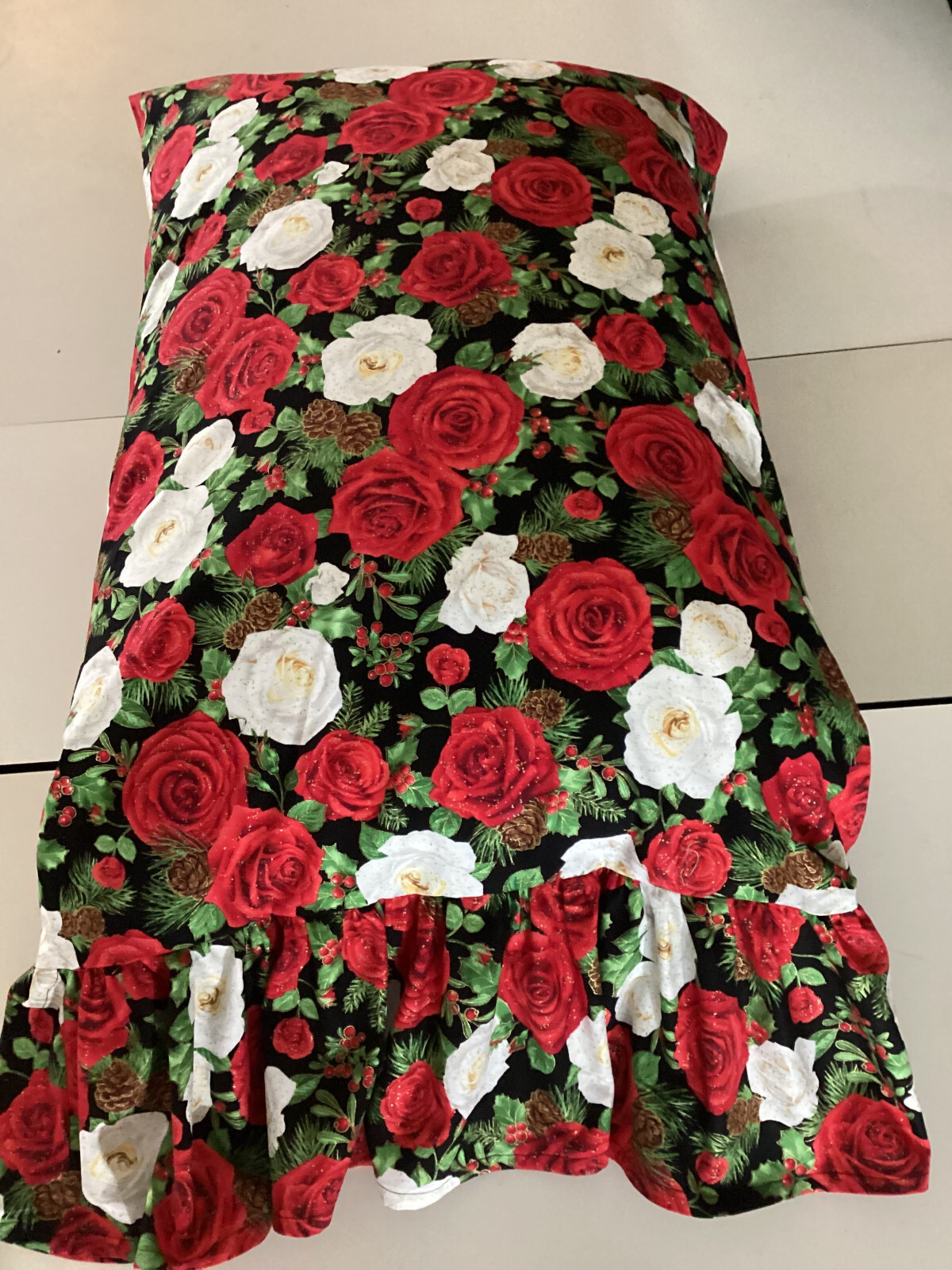 HANDMADE Red Rose Christmas/Holiday Pillow Case/Cover with or without ruffle