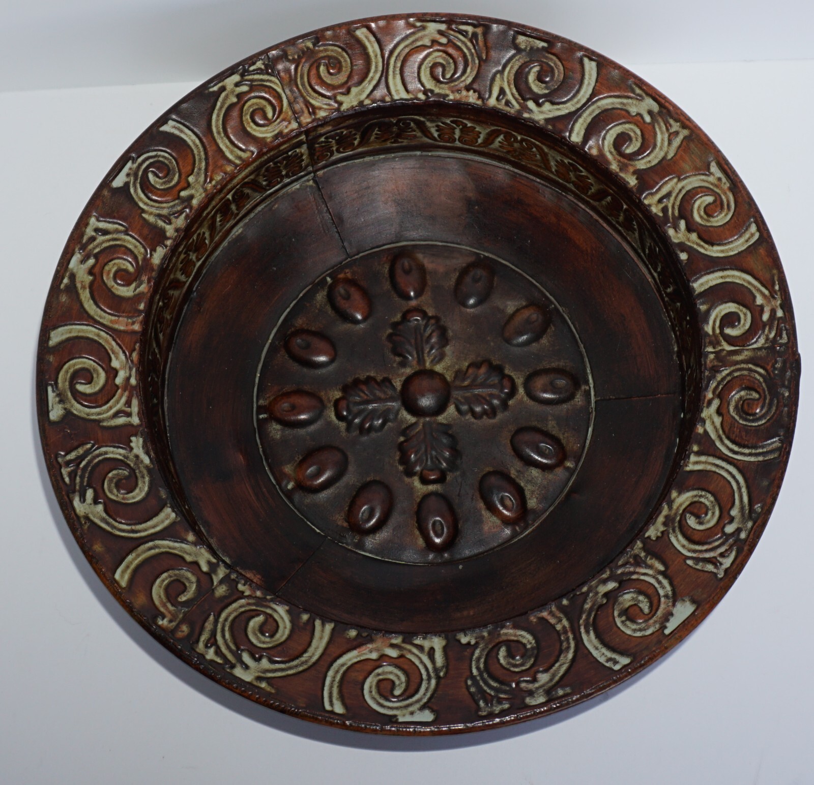 Elegant Expressions metal Bowl Décor
