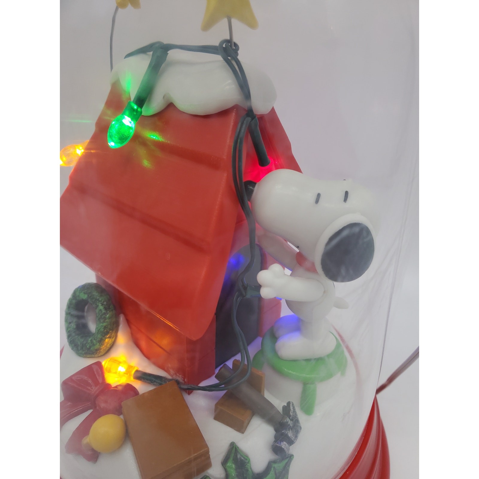 Peanuts - Snoopy's Dog house Plastic Dome