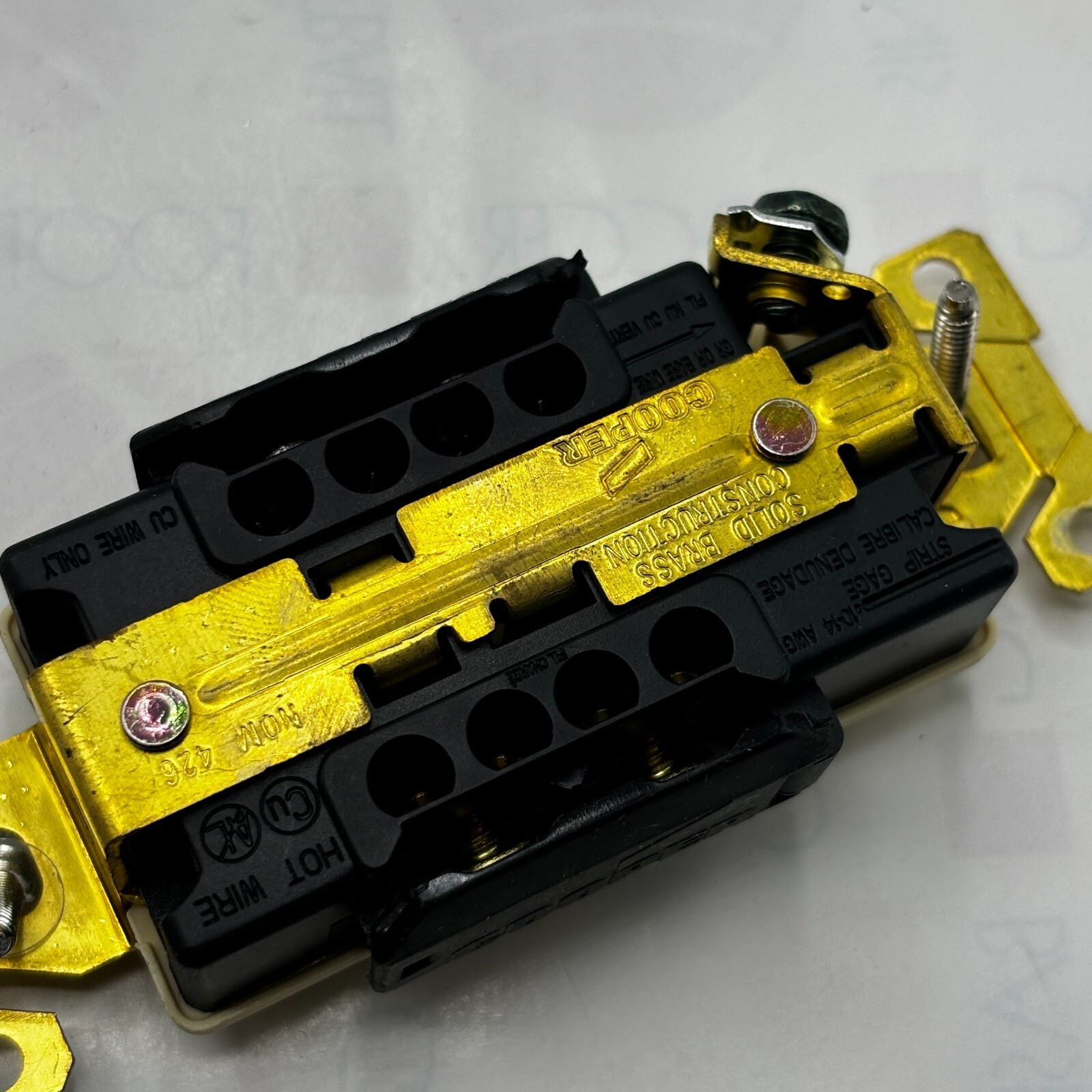 Cooper 5262V Receptacle Duplex 15A 125V 2P 3F ⭐