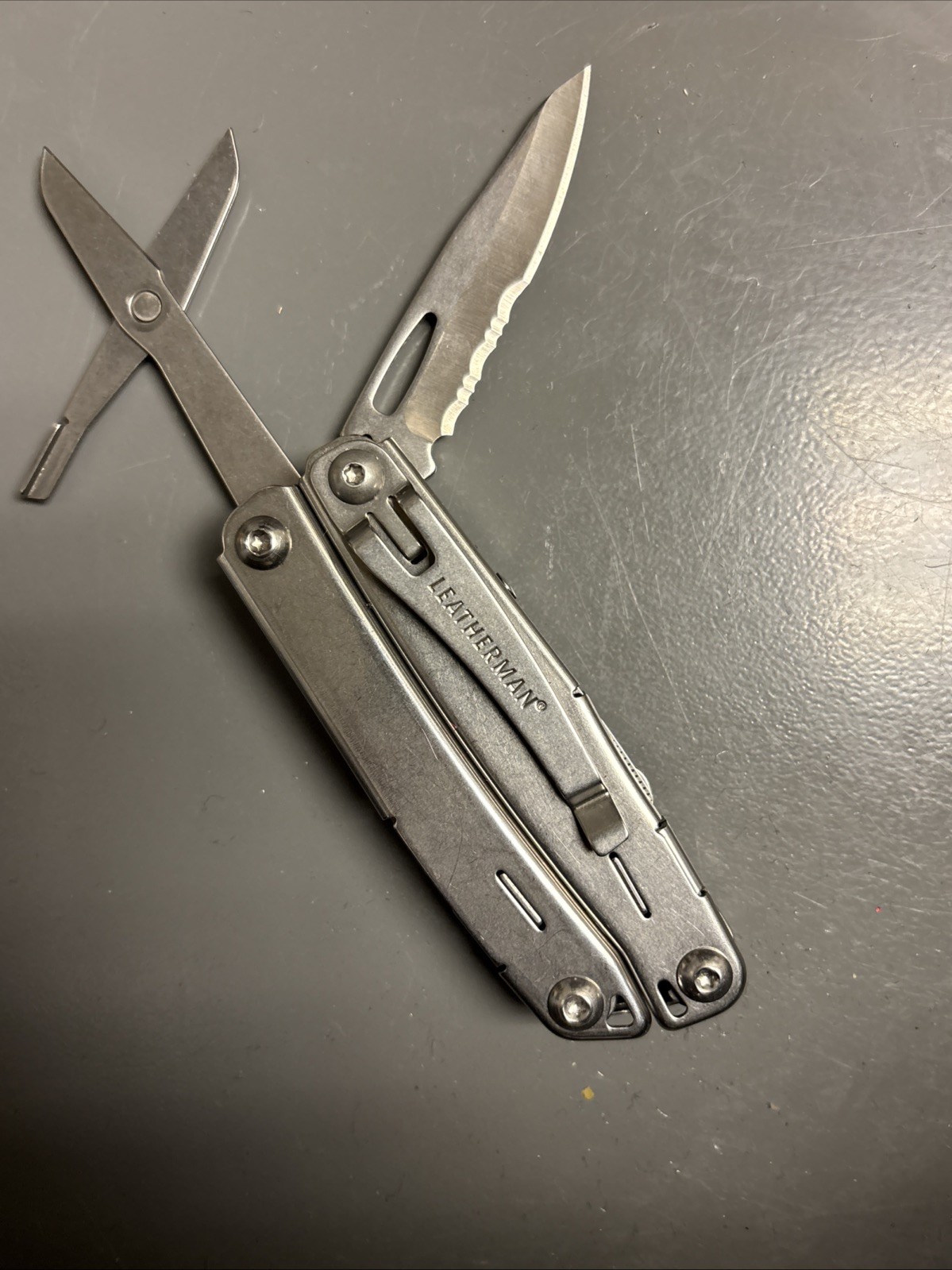 LEATHERMAN MULTI TOOL - WINGMAN