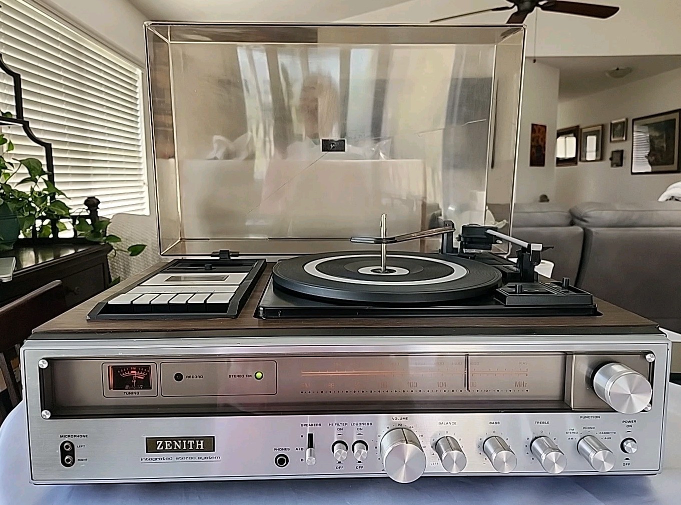Vintage Zenith Integrated Stereo System IS-4031 Turntable, Cassette Play/Record