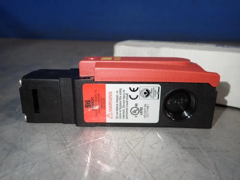 OMRON T4012-031 SAFETY SWITCH 12250270237