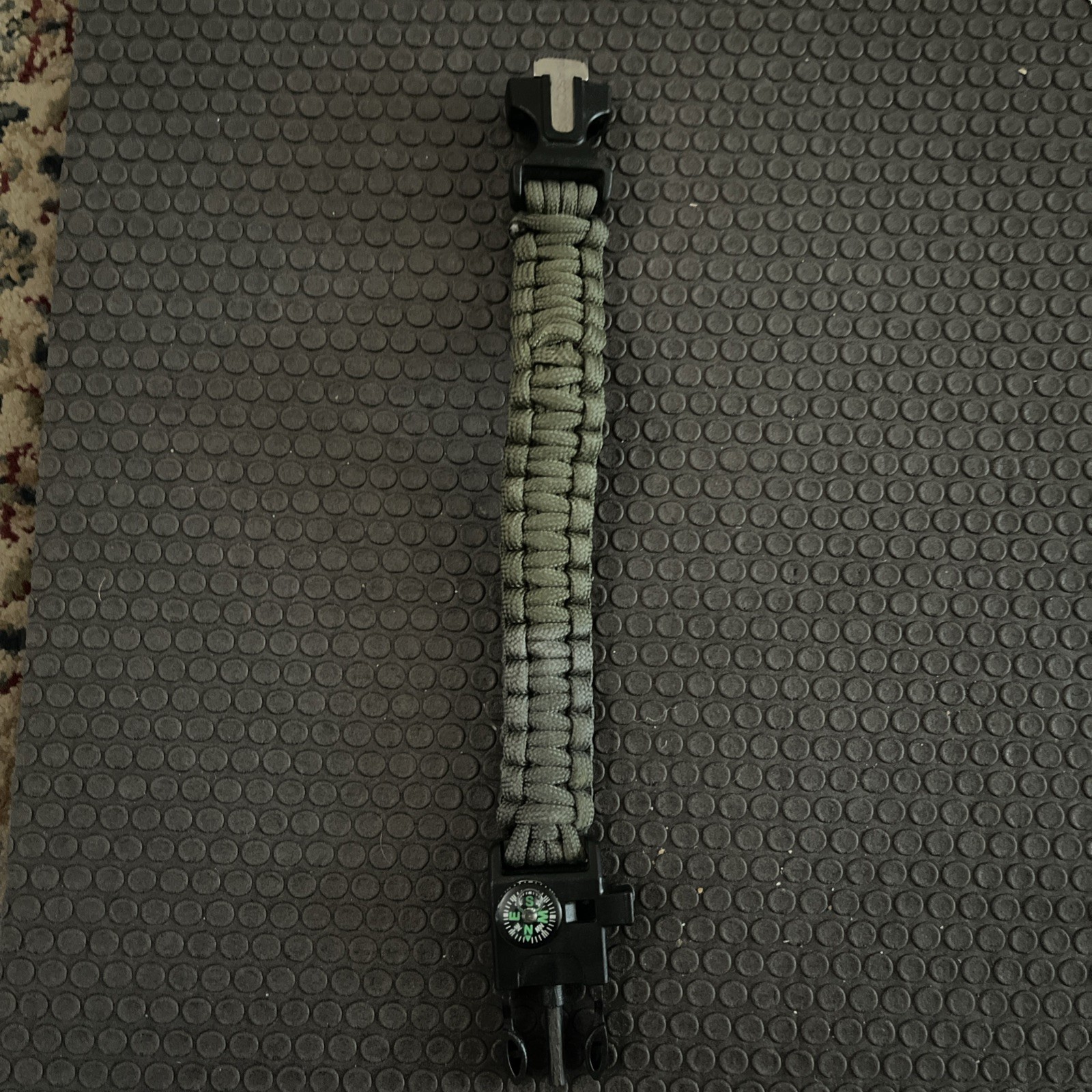 6 in 1 Adjustable Paracord Emergency Bracelet Fire Starter, Compass, USA Shipper