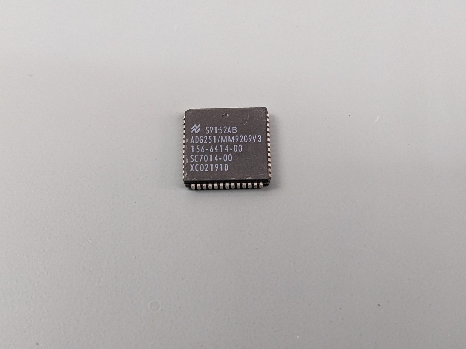 National Semiconductor ADG251 MM9203V3 PLCC IC