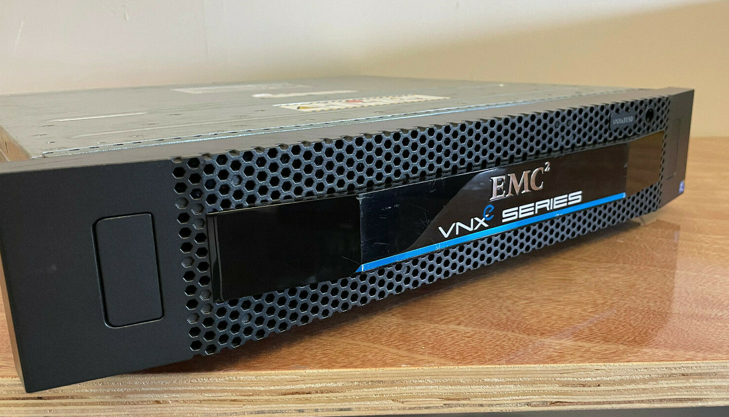 Used 900-541-013 EMC STORAGE VNXE3150 12x 300gb sas, 2 controllers