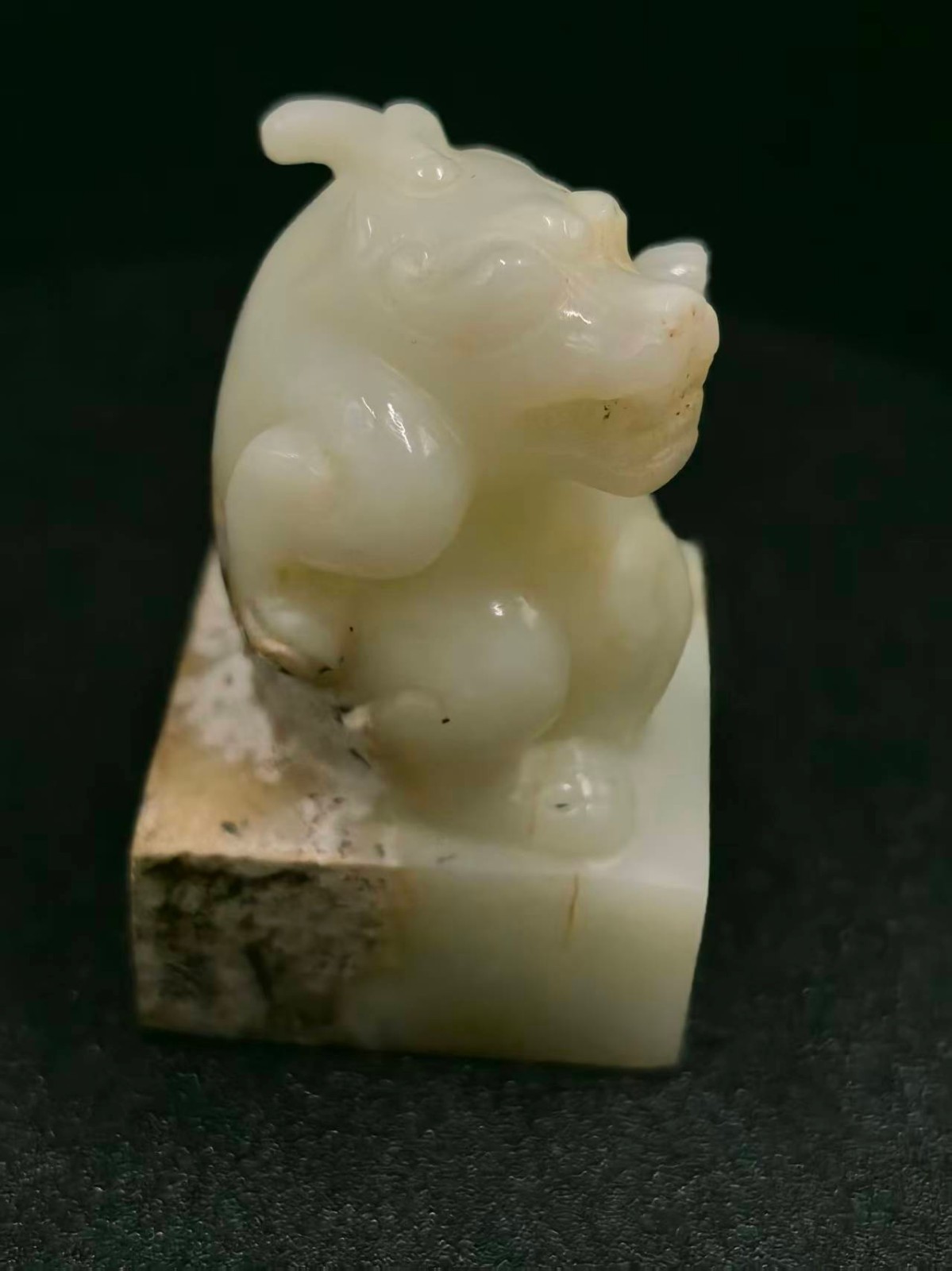 China jade sculpture seal bear pattern white jade seal