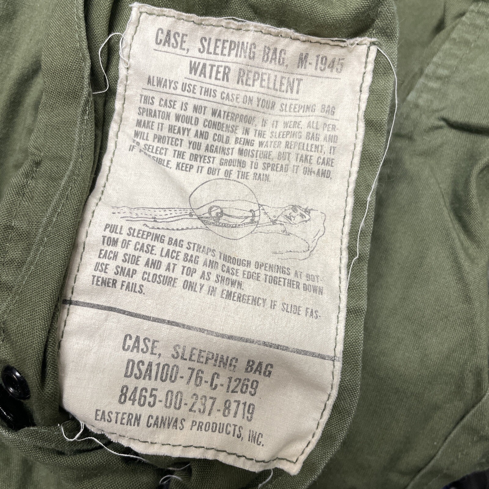 US Military Sleeping Bag - M-1945 - With Case, Sleeping Bag DSA100-76-c-1269