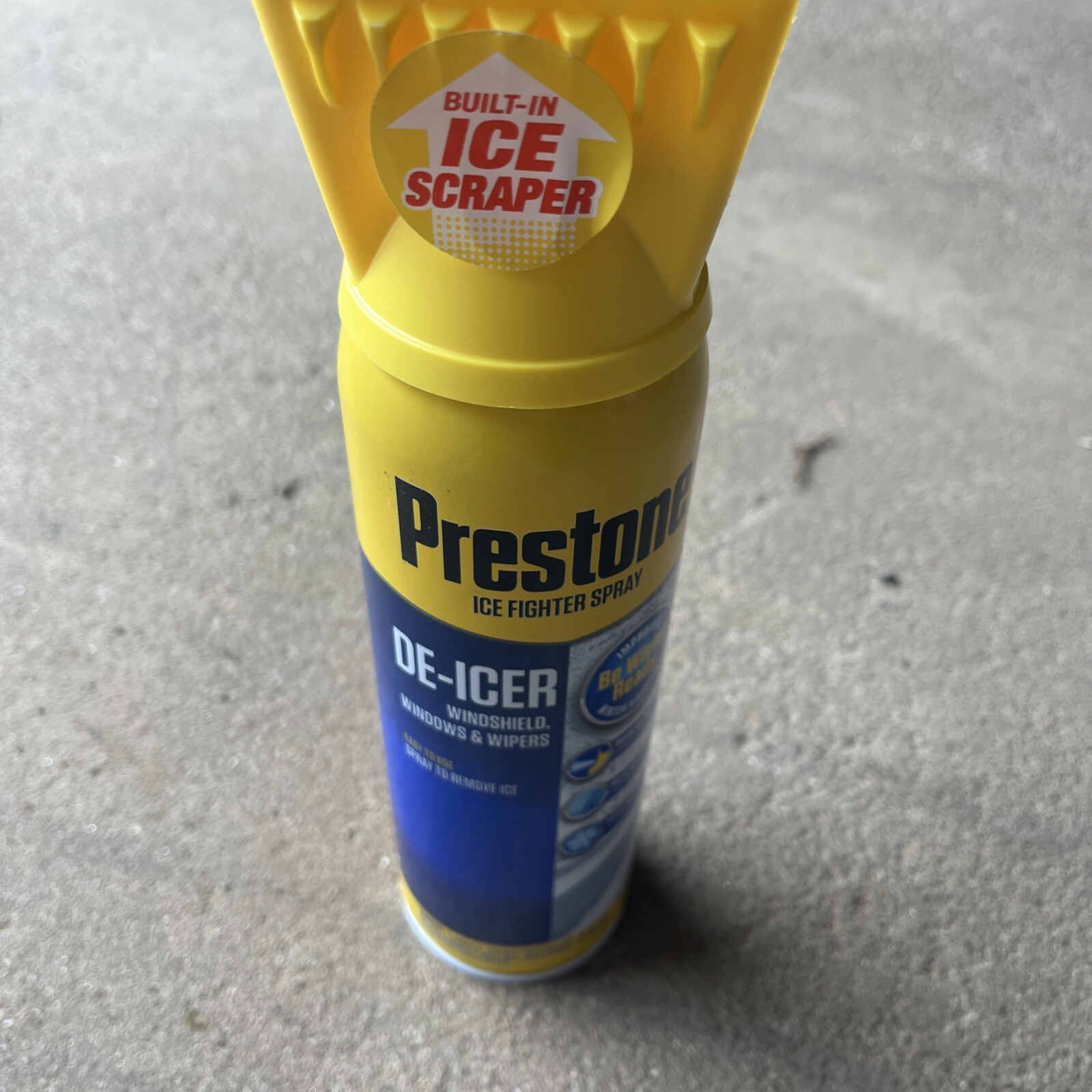 Prestone Windshield De-Icer 17 oz Spray w/ Built In Scraper Large Size AS-244