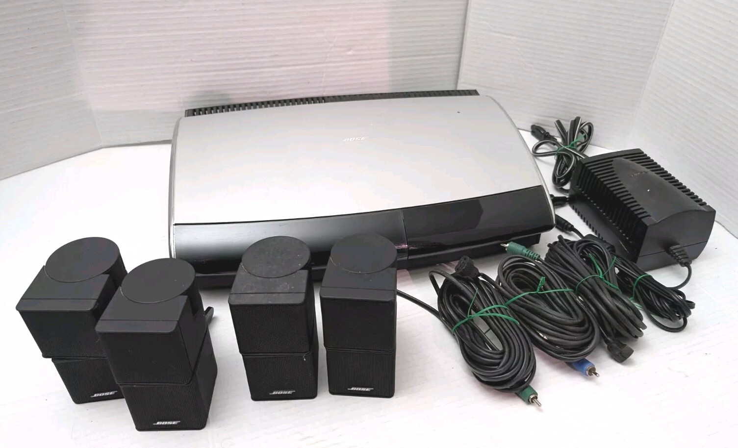 Bose AV28 Lifestyle 28 Media Center + 4 Lifestyle Jewel Speakers + Cords For 3