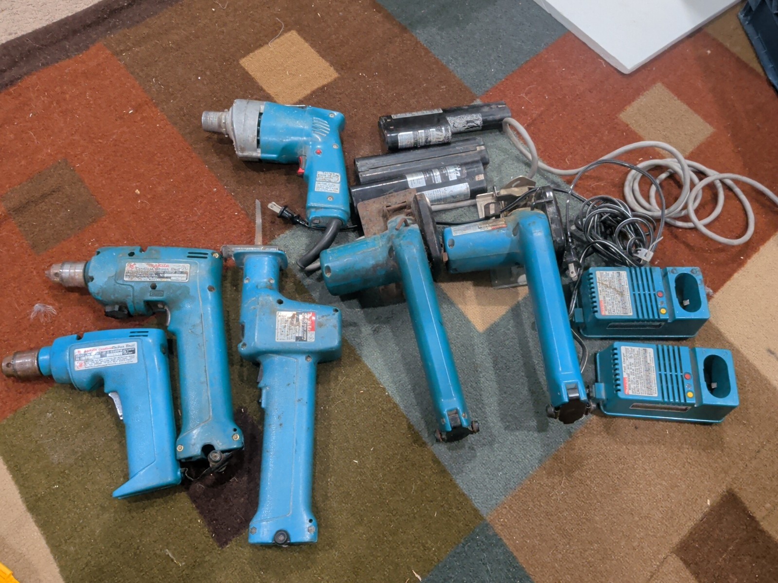Makita 9.6v Tools, Lot of  12 multi tool set 6070D 6012HD 4309D4190D  Chargers
