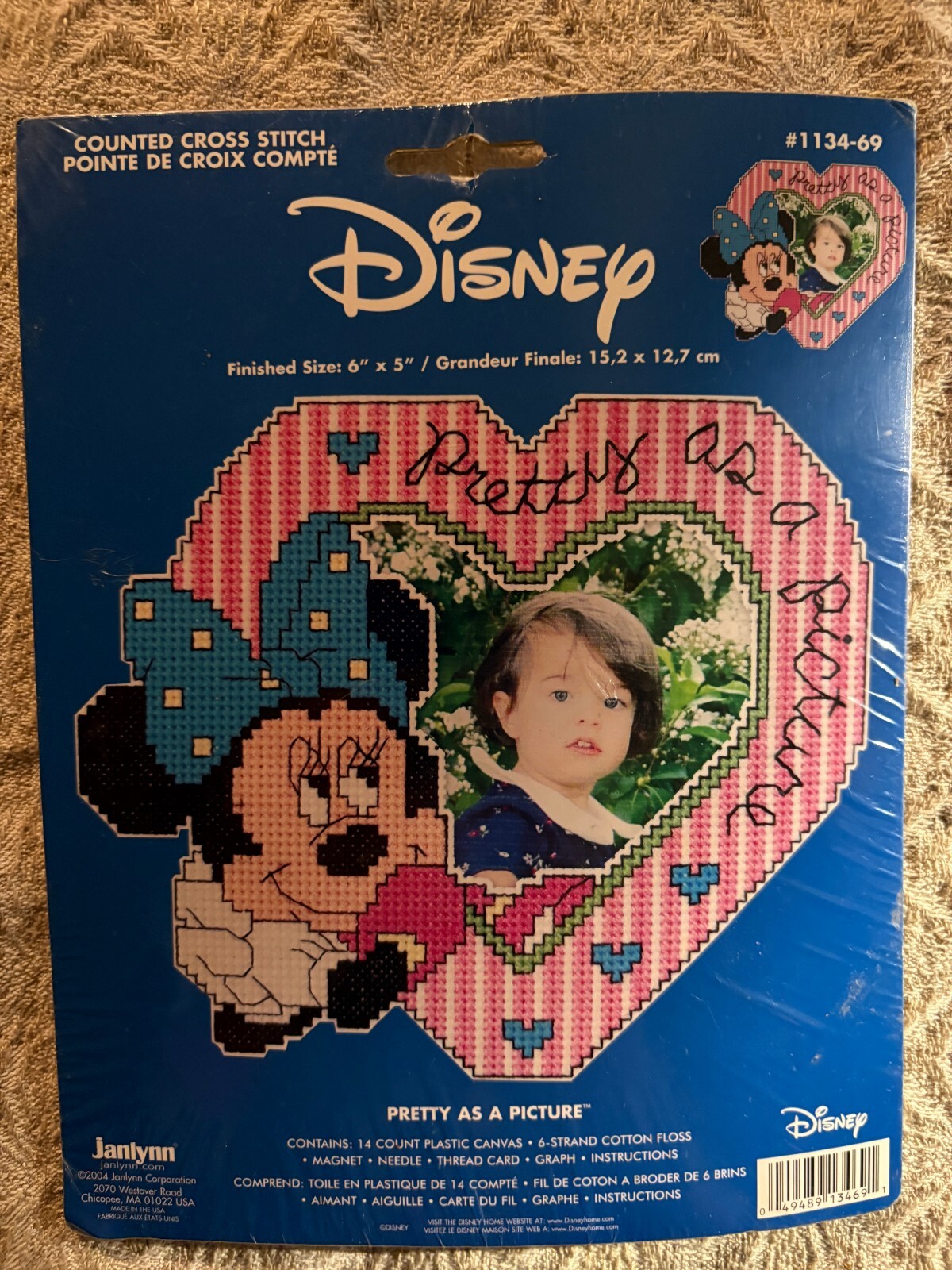 Disney PRETTY AS A PICTURE Cross Stitch Kit Plastic Heart Pink Minnie Mouse NEW