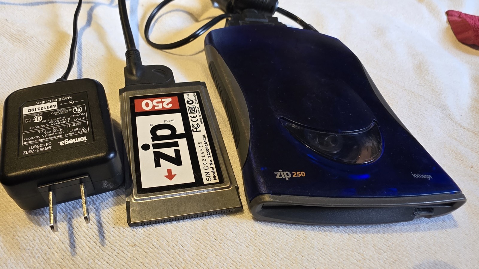 Iomega Zip 250 Zip Drive Z250USBPCM with Power Supply