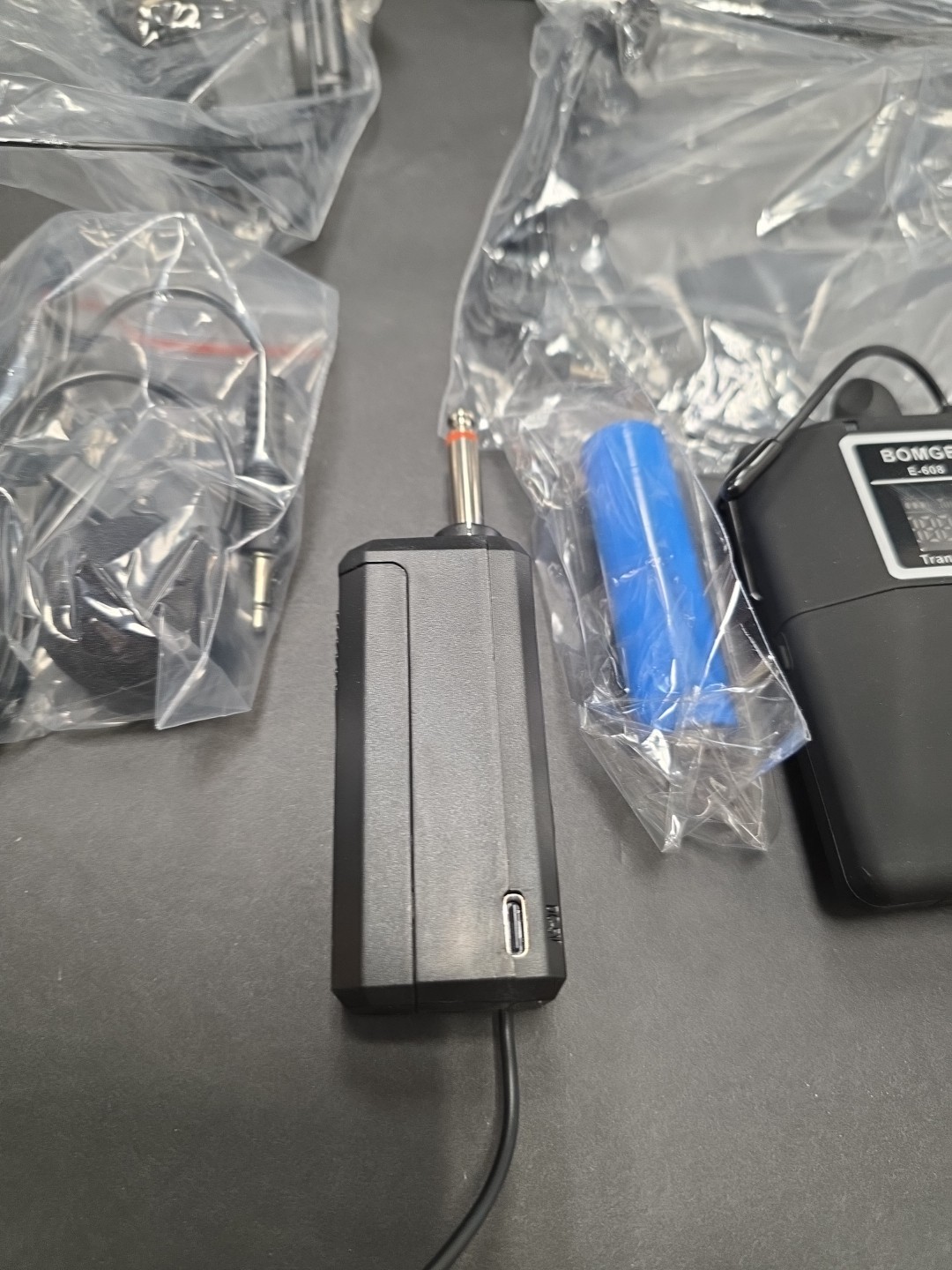 Bomge E-608 Wireless Bodypack Transmiter Unit