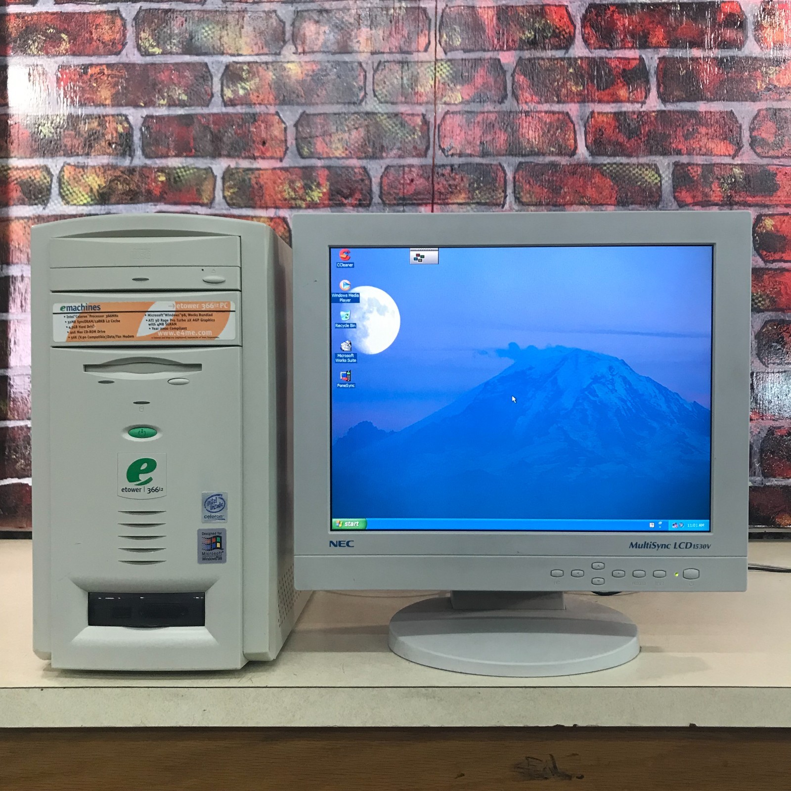 eMachines 366is PC Retro Gaming AMD Celeron 367MHz 256MB RAM (Windows XP Pro)