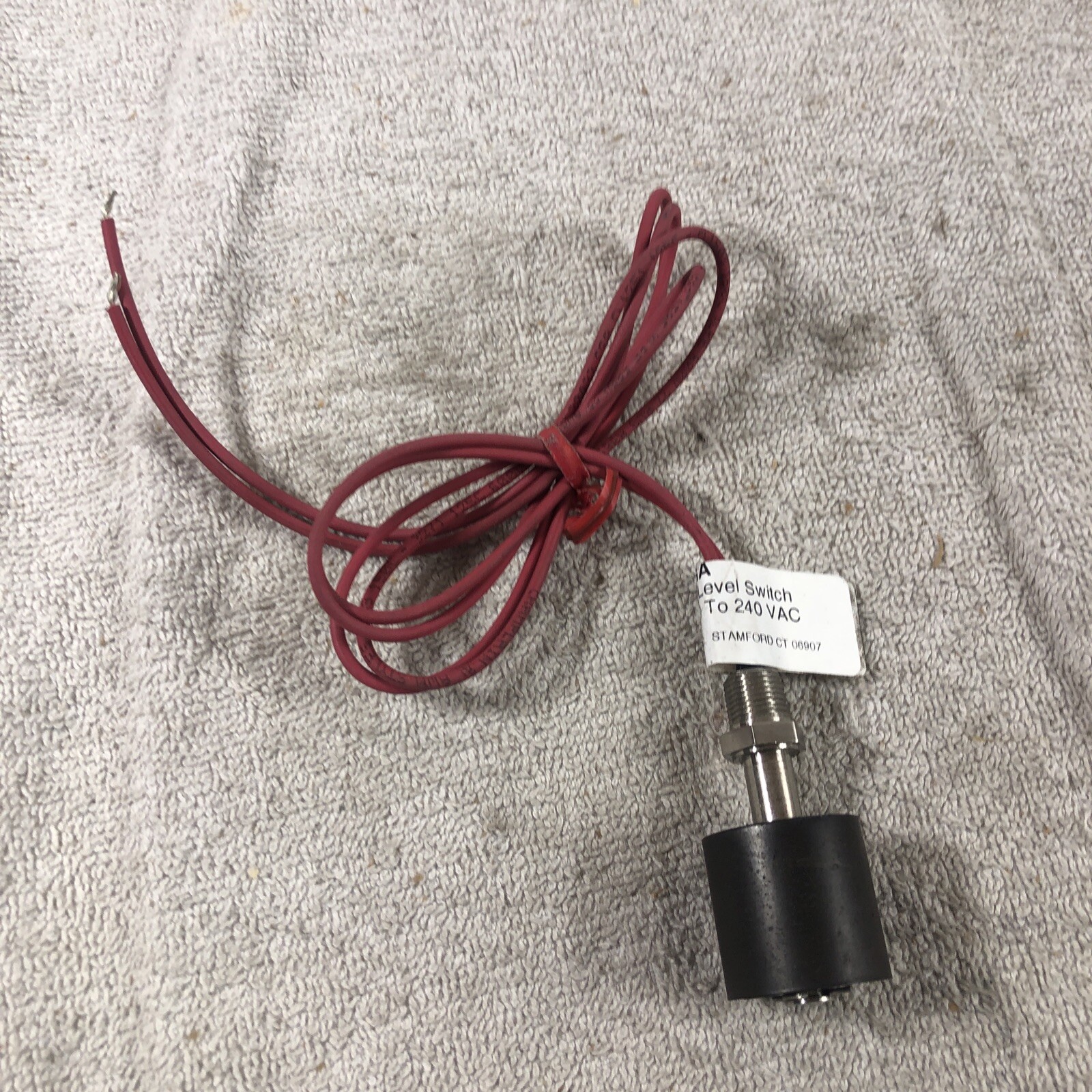 Omega Engineering Vertical Level Switch 50-240 VAC (4509)