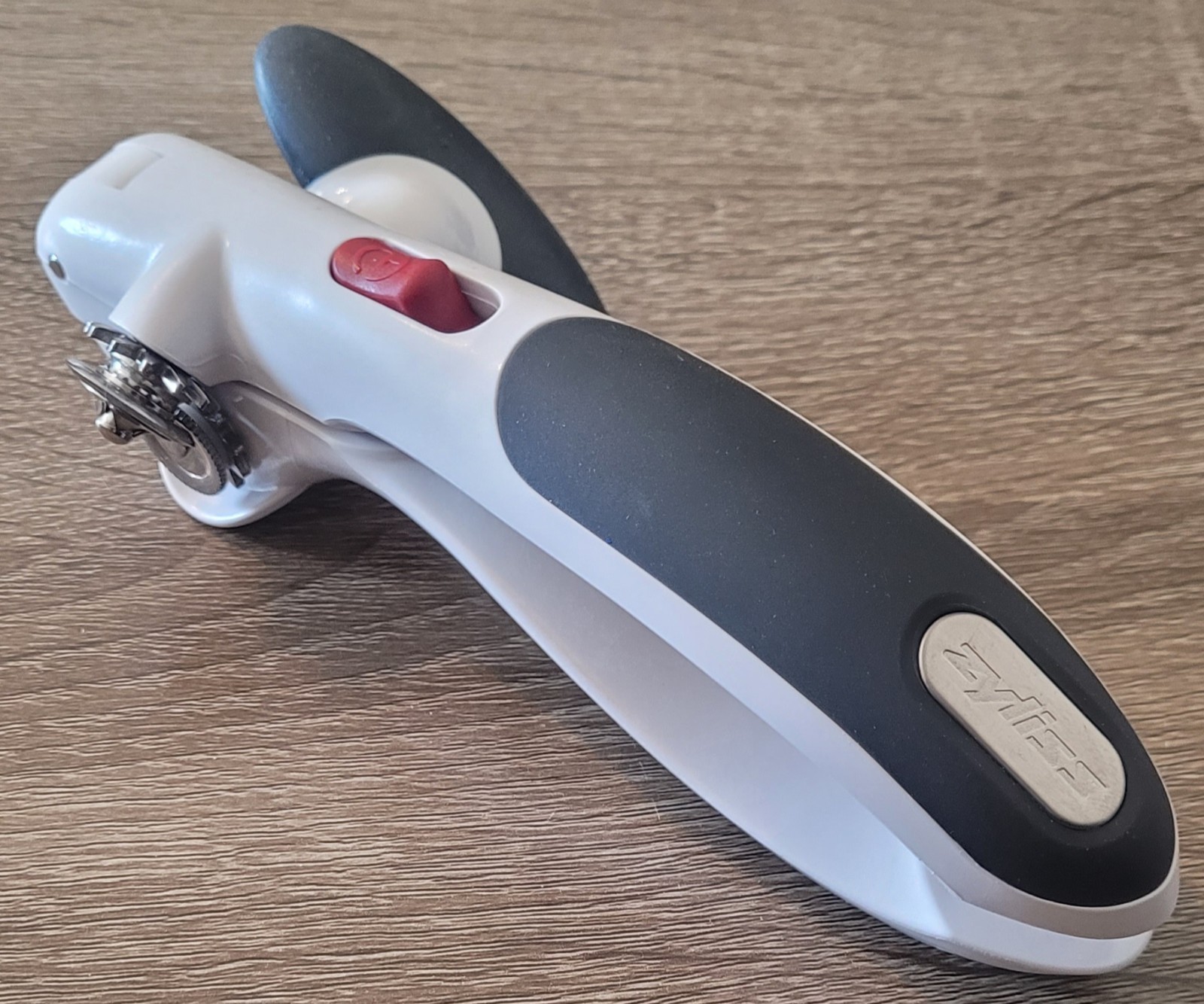 Zyliss Can Opener Lock Lift Curved Handle White Grey Lightly Preowned Comfort
