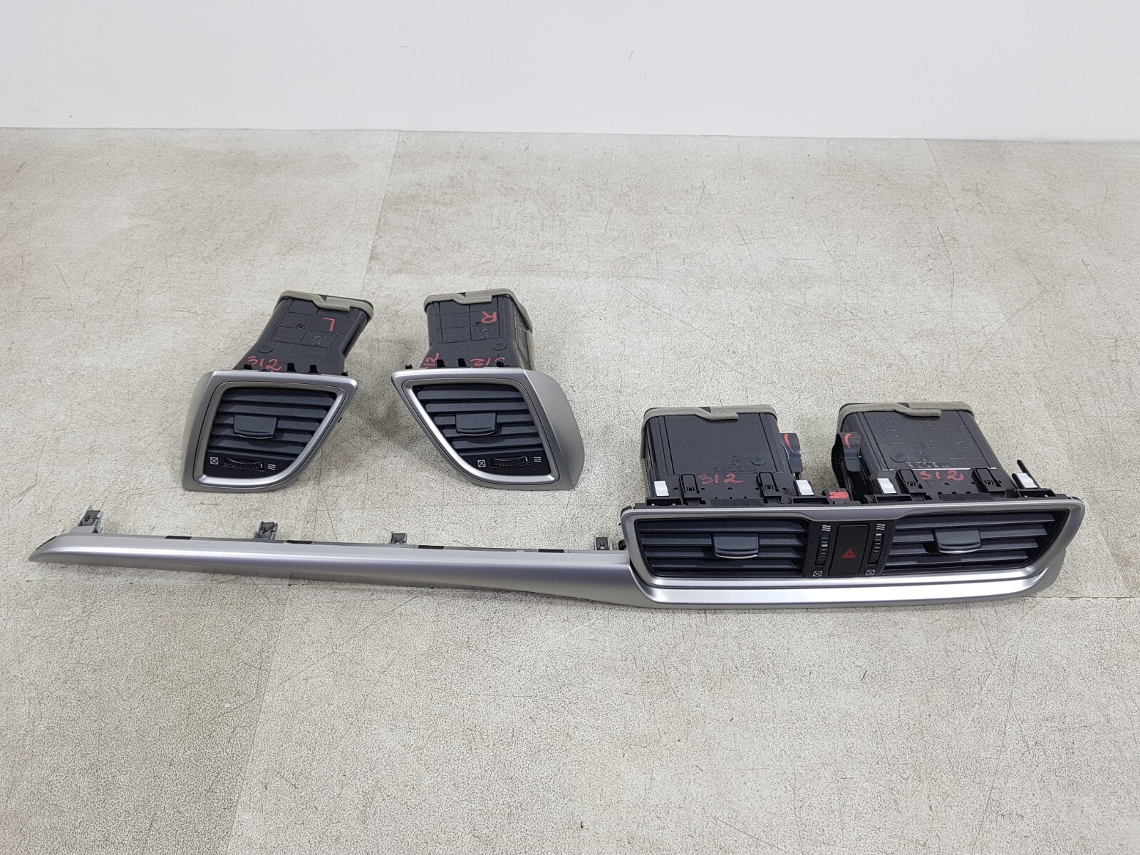 MAZDA 3 MK3 BN 17-18 DASHBOARD AIR VENT & TRIM SET