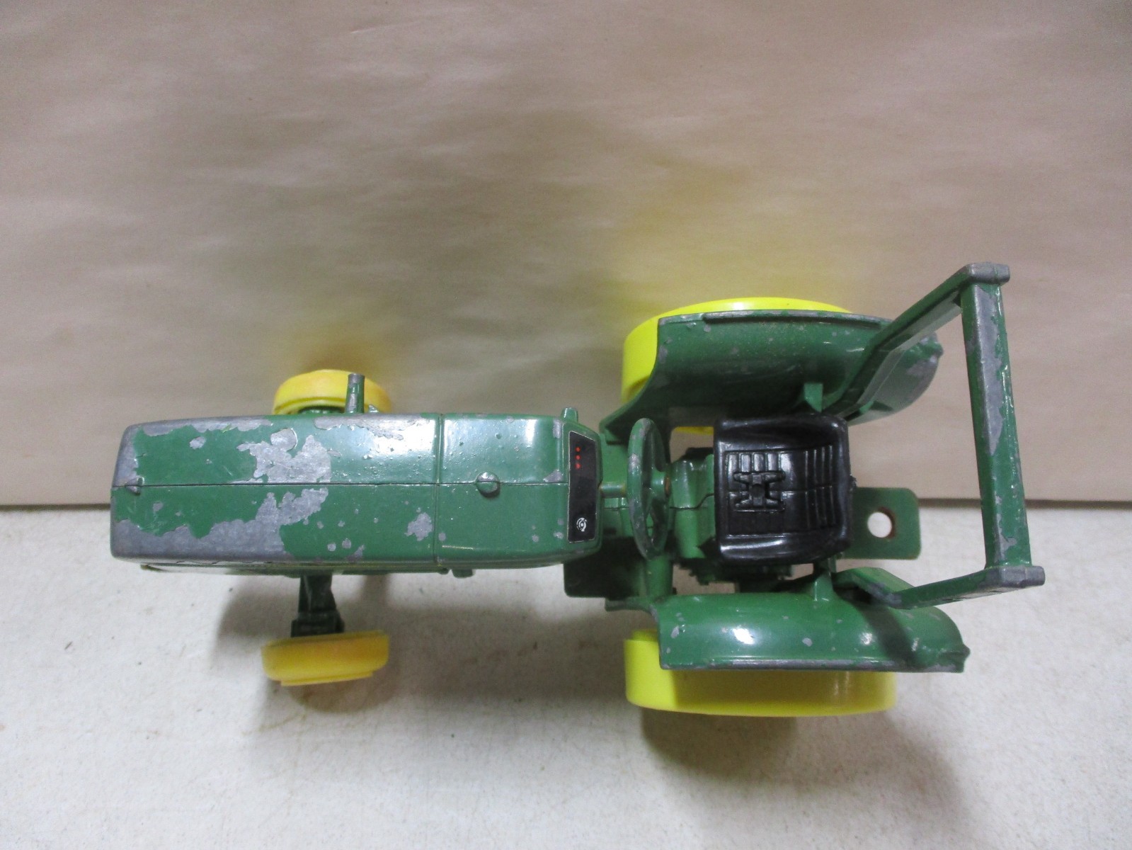 Ertl John Deere Farm Tractor
