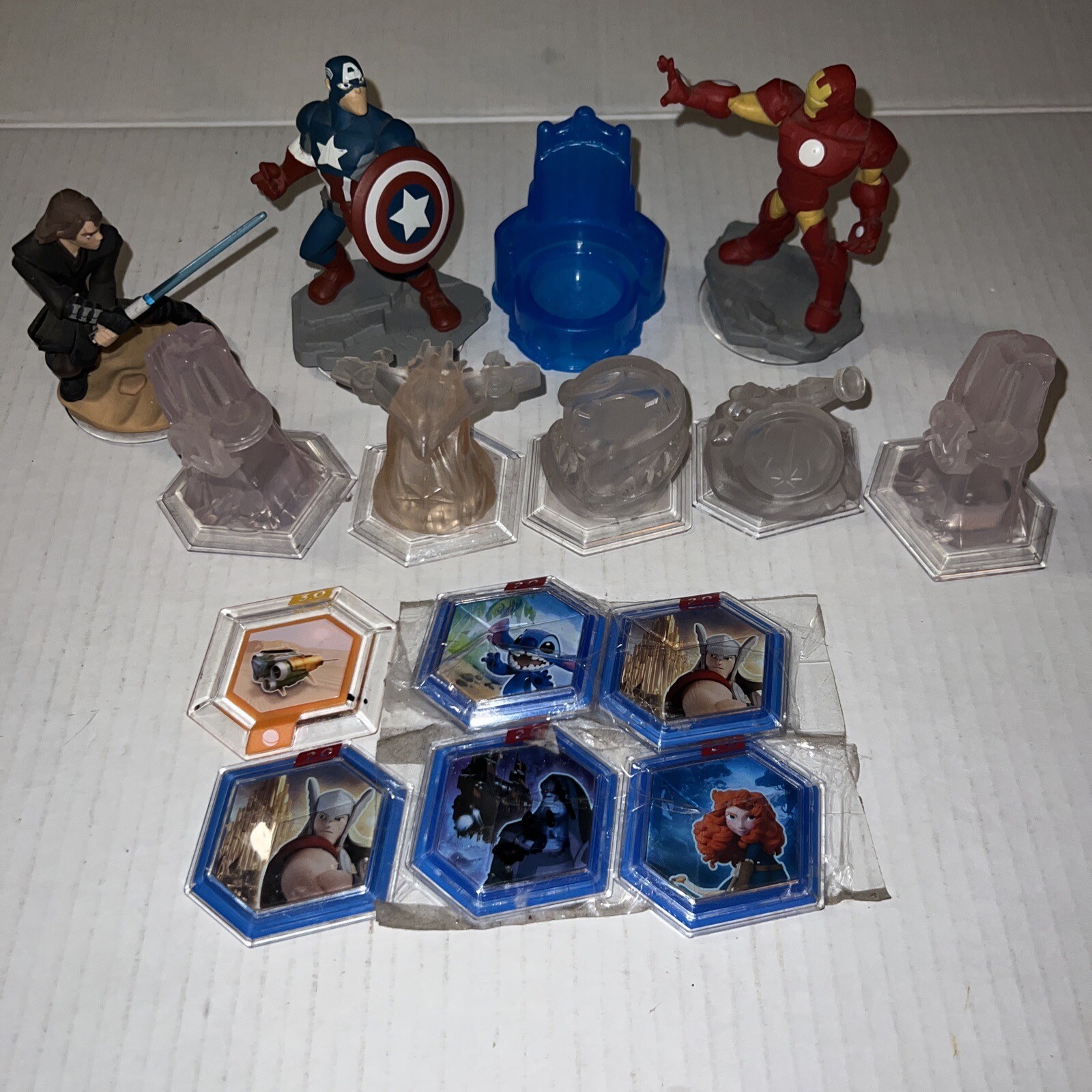 Disney infinity figures lot of 8 + 6 power disks +frozen Chair. See Pictures.