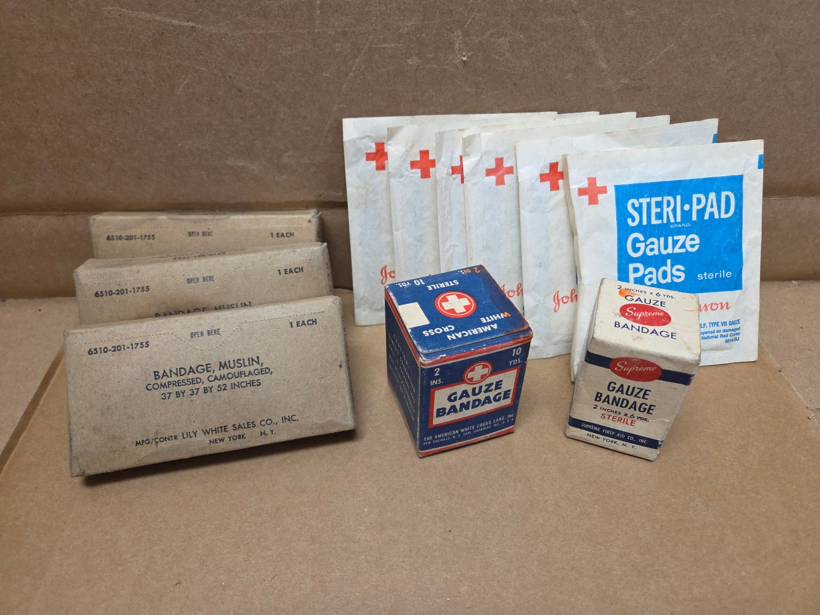 Vtg Military First Aid Bandages Gauze Pad Muslin Camoflauge American White Cross