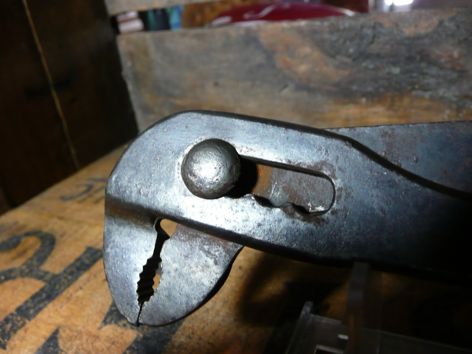 Carlson Parrot Head Battery Pliers.