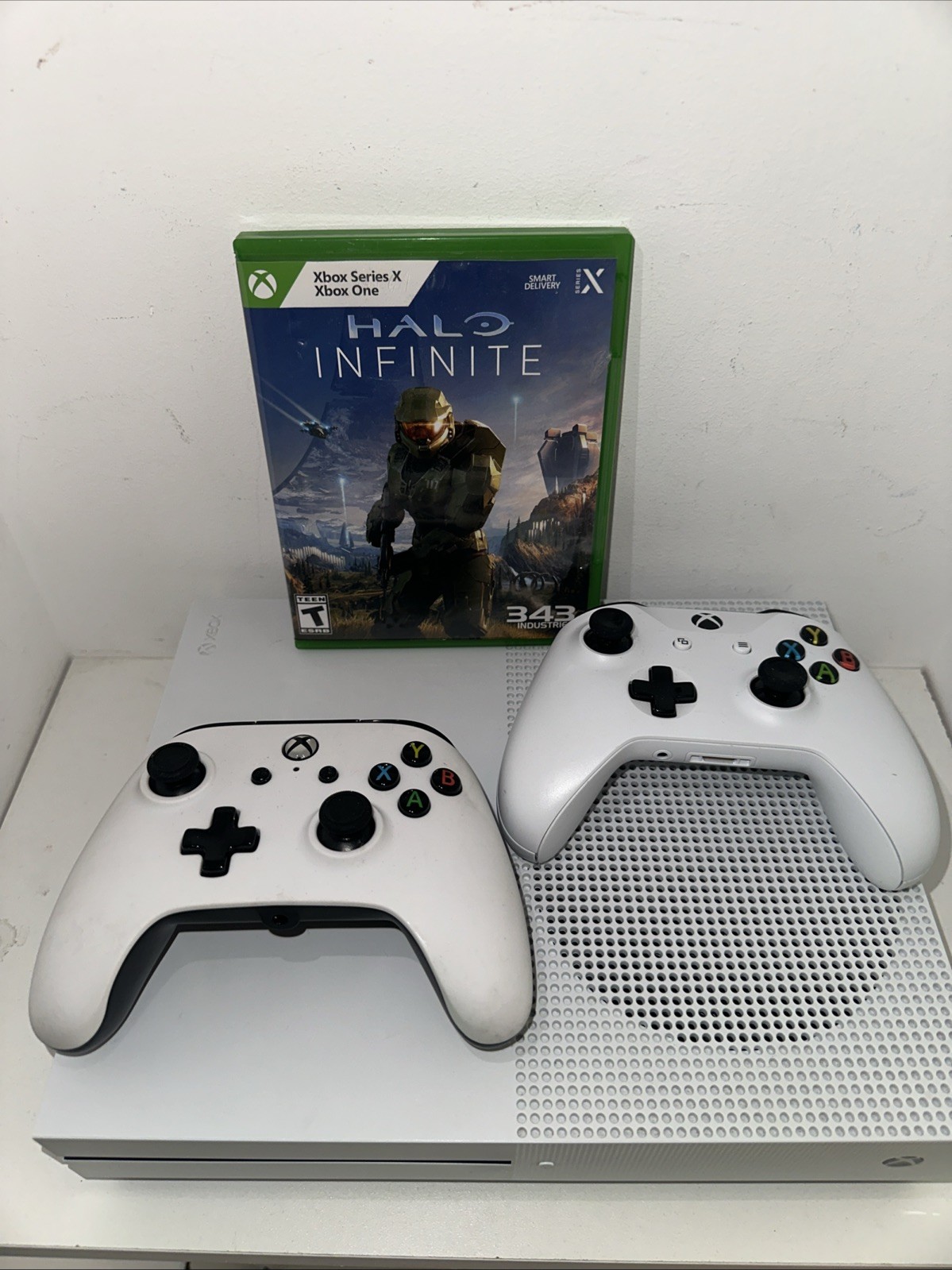 Microsoft Xbox One S 500GB White - Model 1681 - 2 Controllers & Video Game