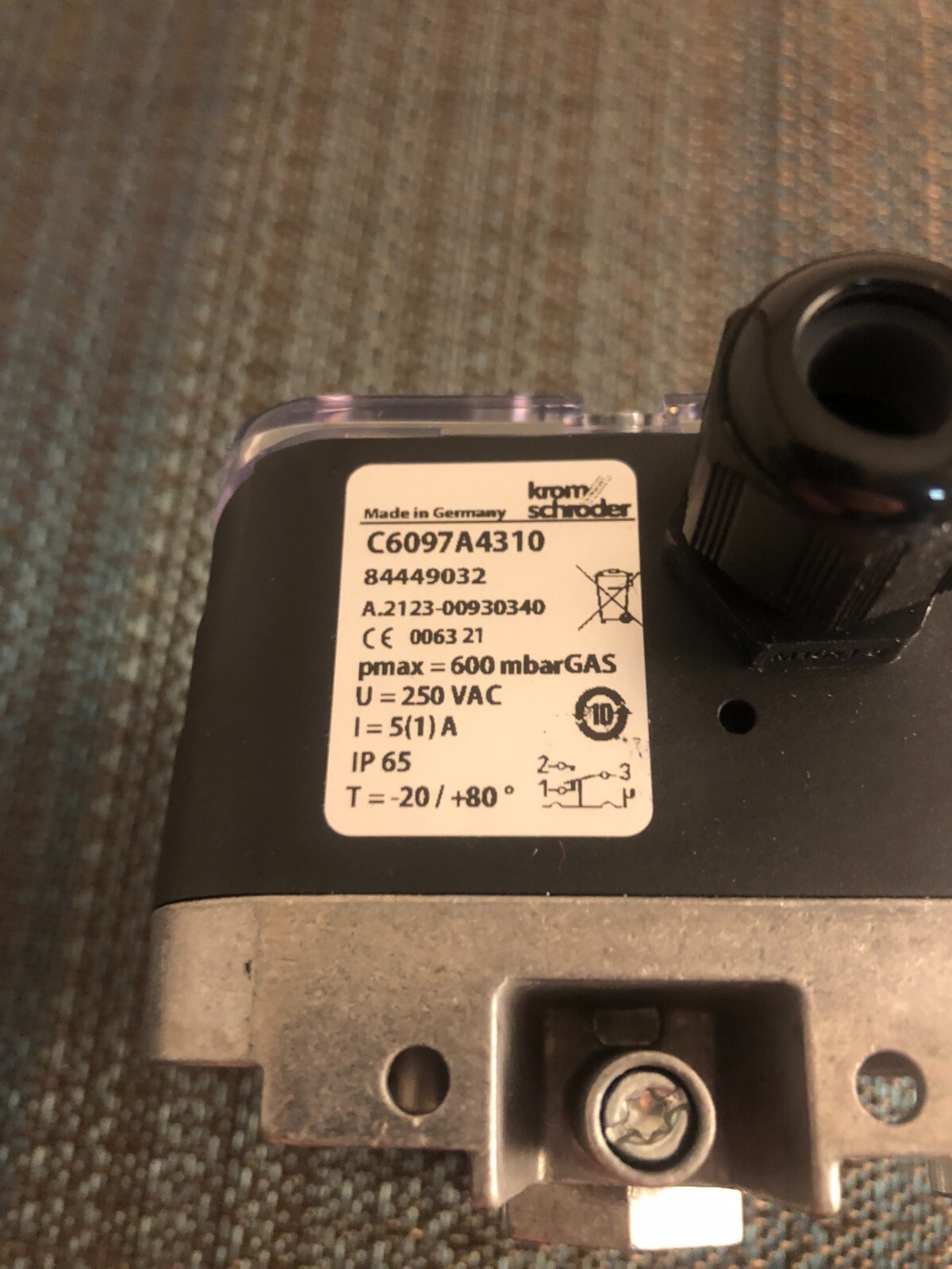 Honeywell C6097A4310 Pressure Switch NEW! Krom Schroder